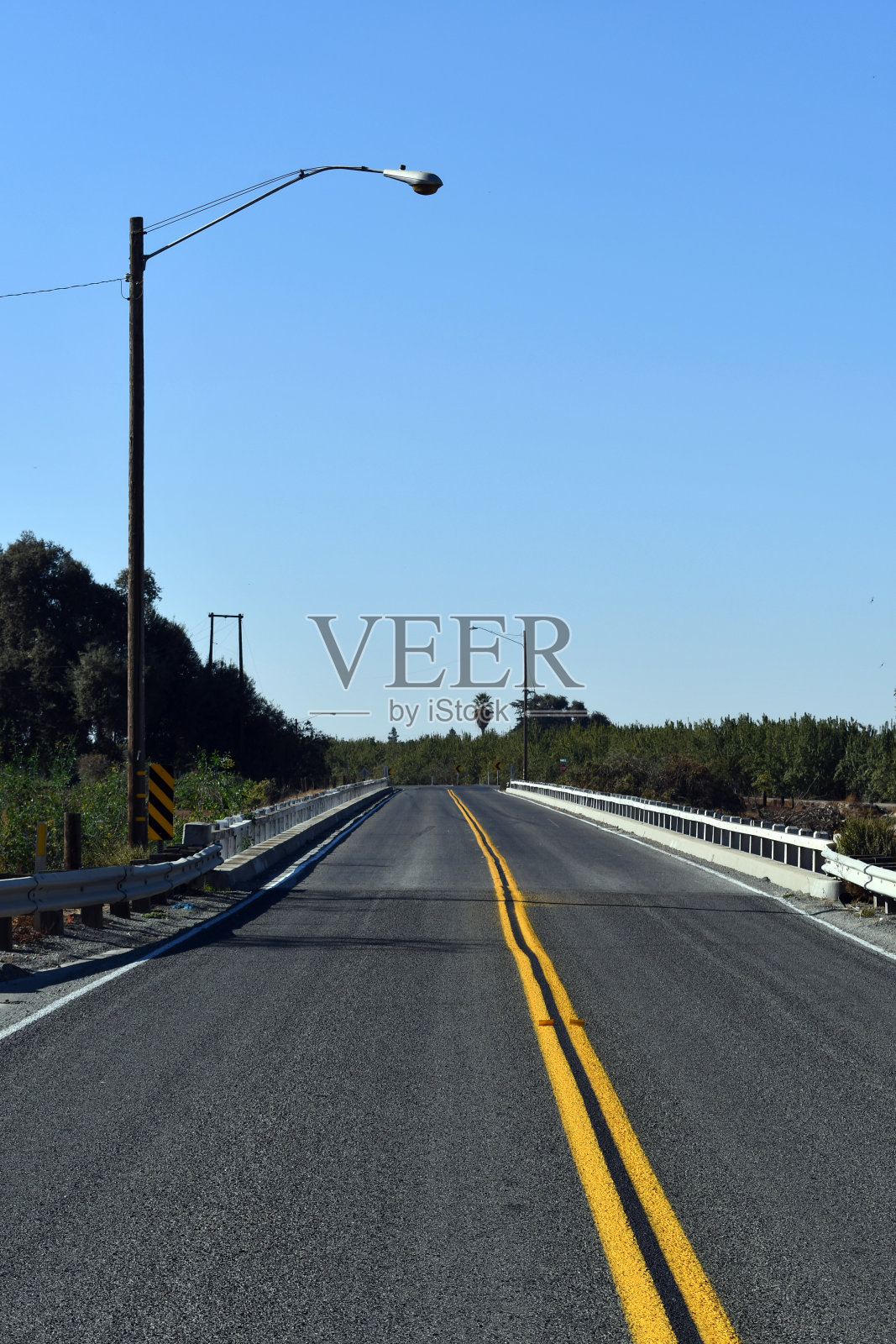 空无一人的道路照片摄影图片