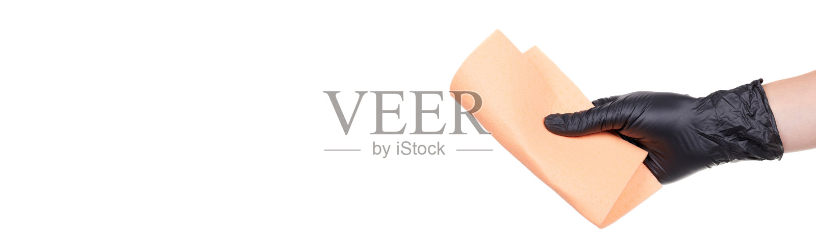 手戴黑色乳胶手套和清洁海绵，隔离在白色背景上。照片摄影图片