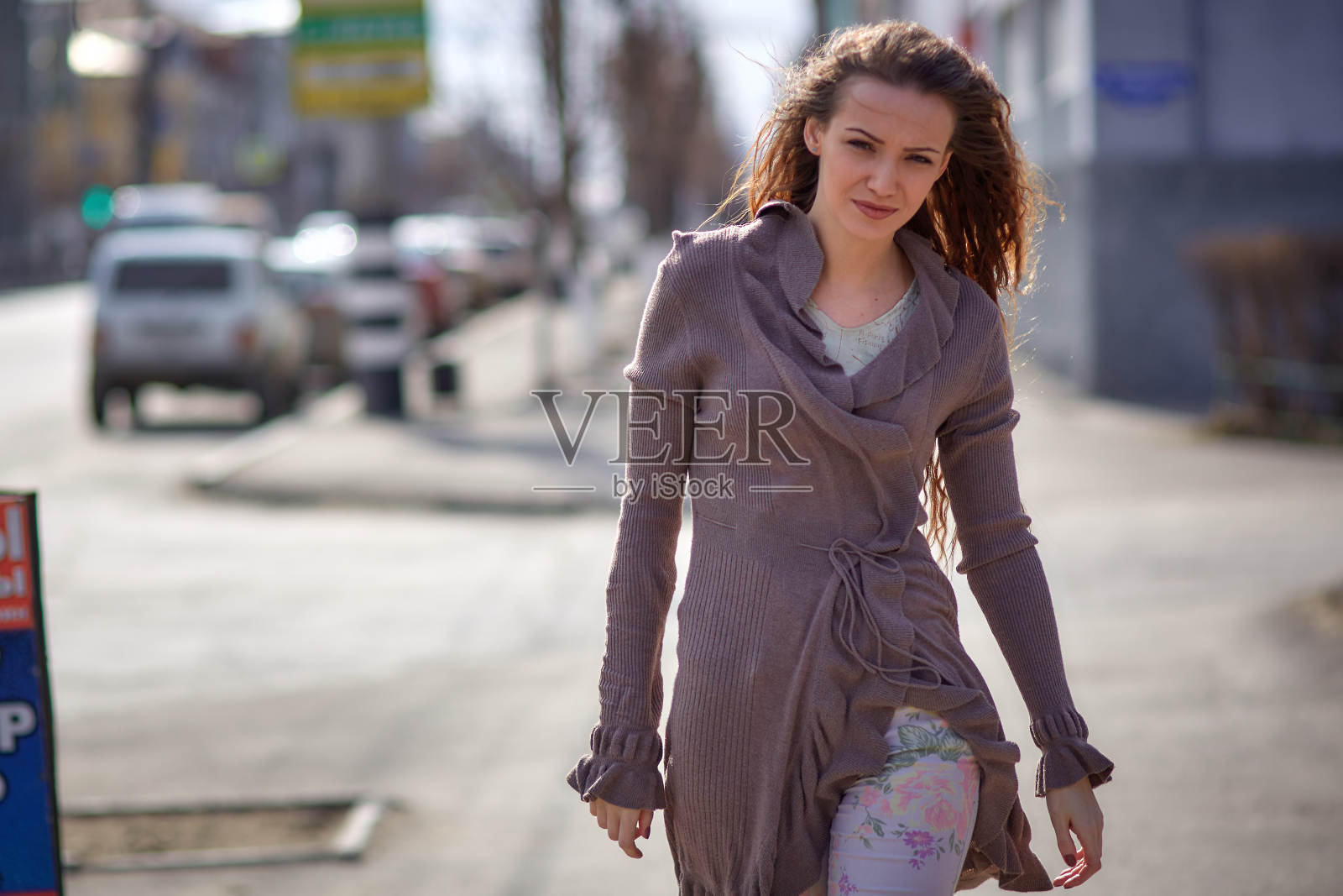 生活女商人的鞋子和裤子，城市风格的衣服照片摄影图片