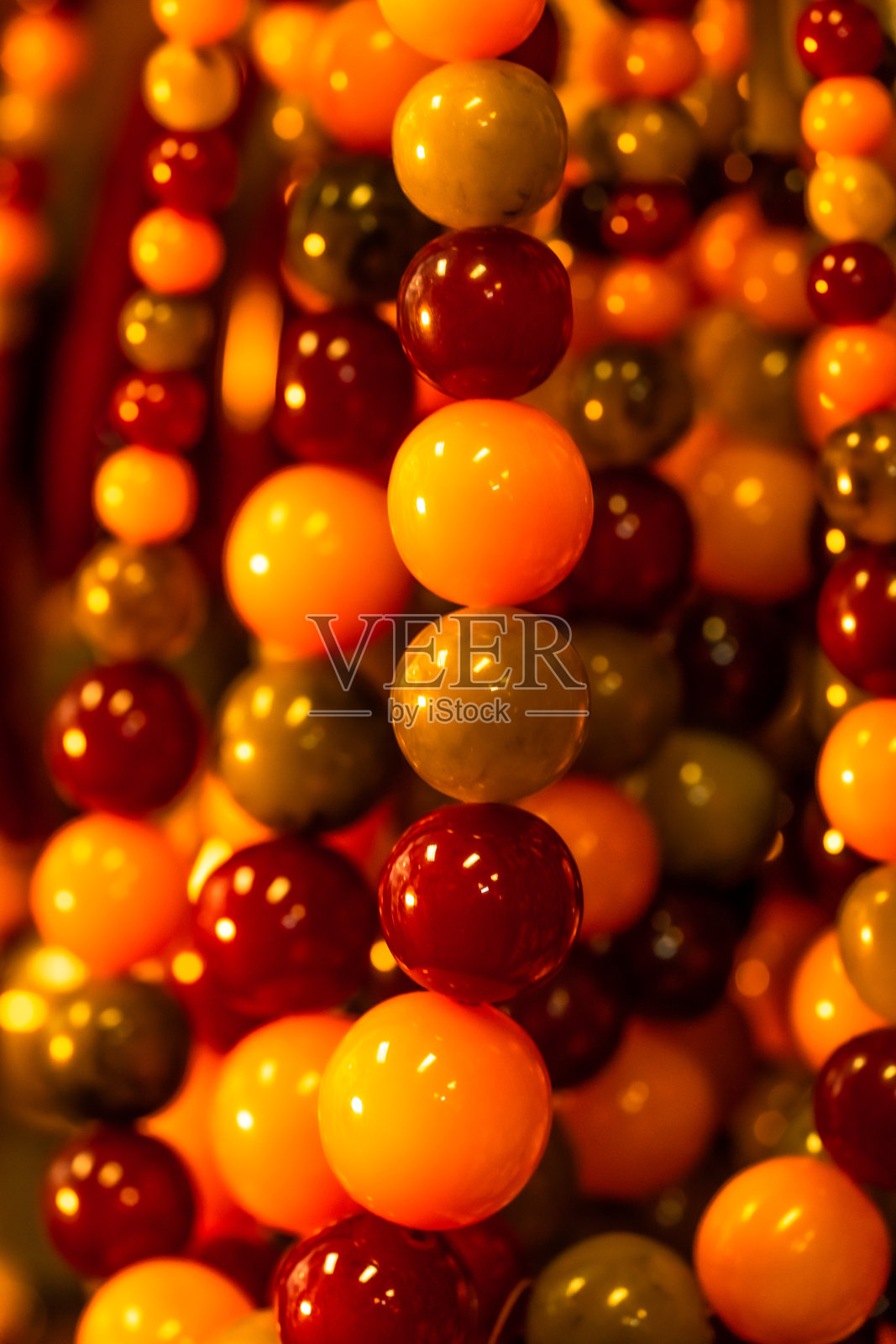 彩色的珠子手工项链照片摄影图片