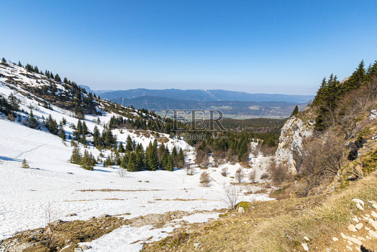 Vercors山脚下的山谷(Isère，法国)照片摄影图片
