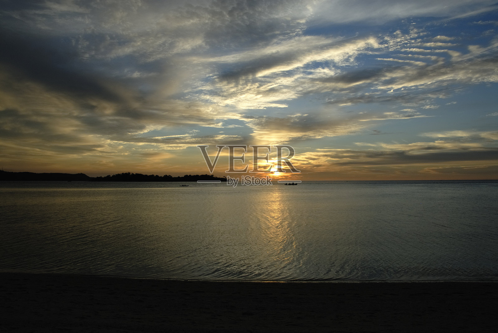 一幅美丽的日落时的大海画面照片摄影图片