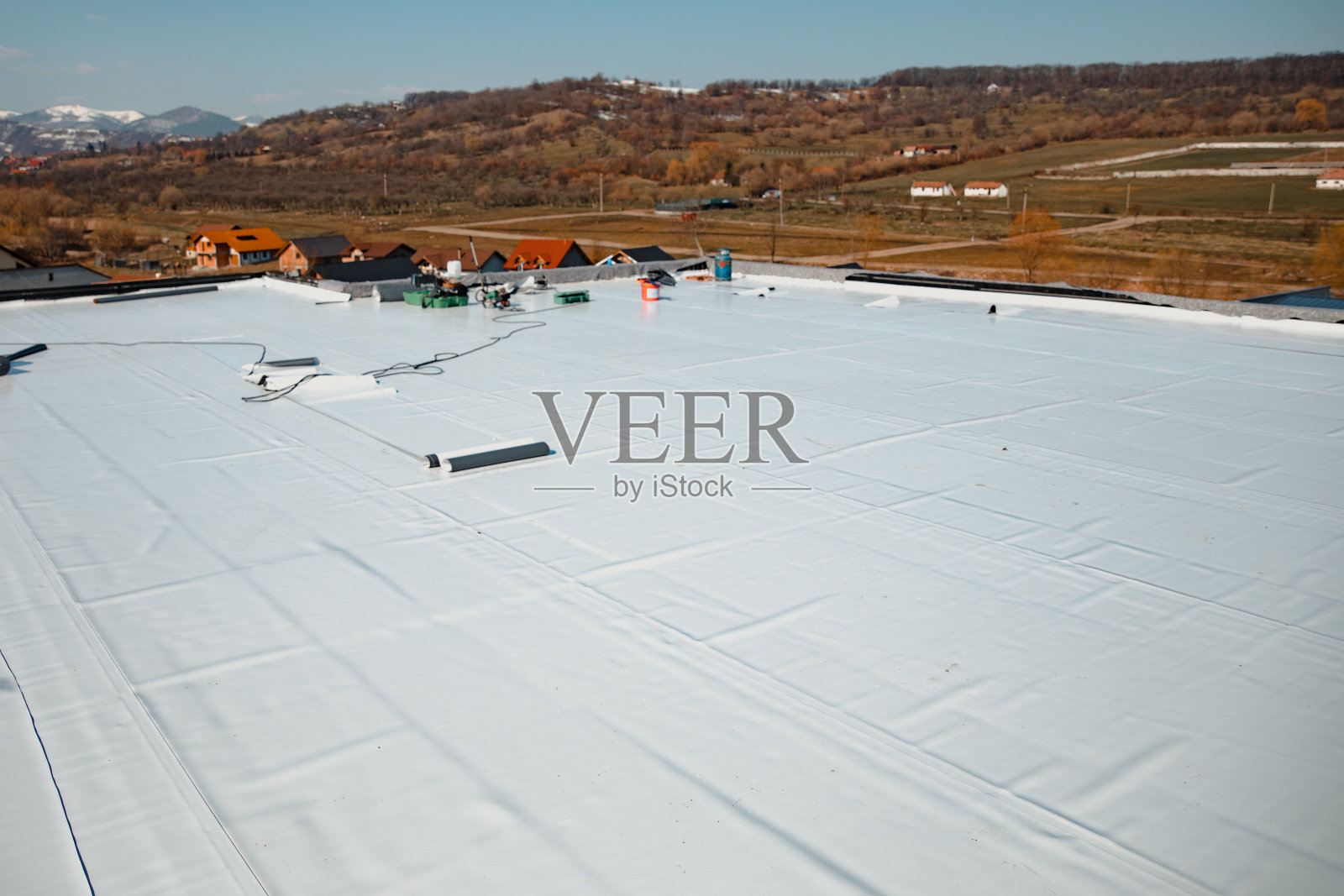 压载系统用热风焊接pvc膜防水的平屋顶照片摄影图片