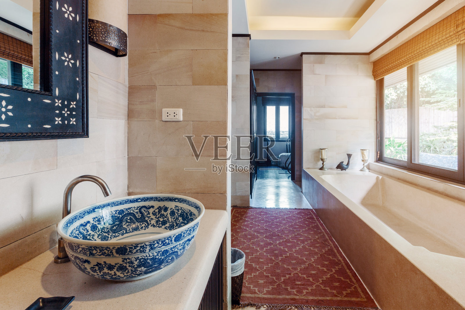 豪华别墅浴室内饰照片摄影图片