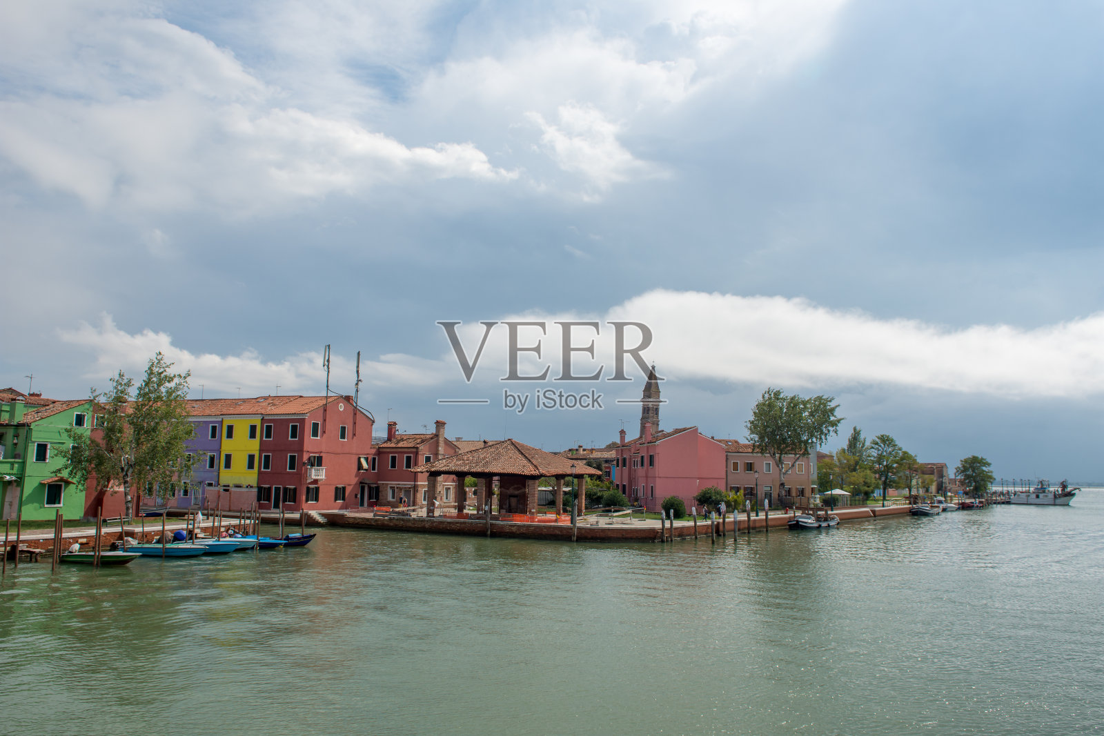 布拉诺和它的小运河和浪漫的小巷照片摄影图片