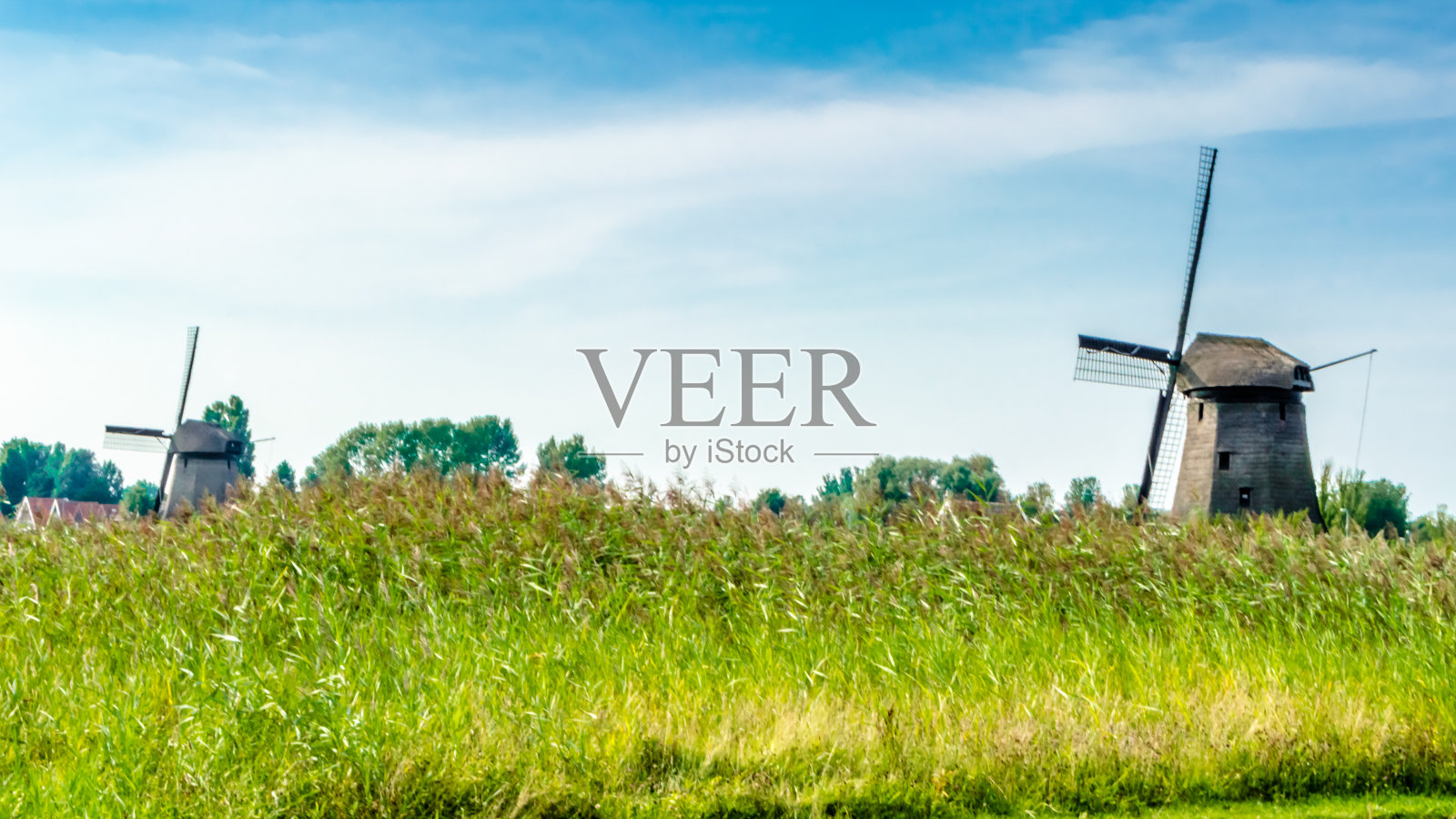 荷兰阿尔克马尔的荷兰风车照片摄影图片