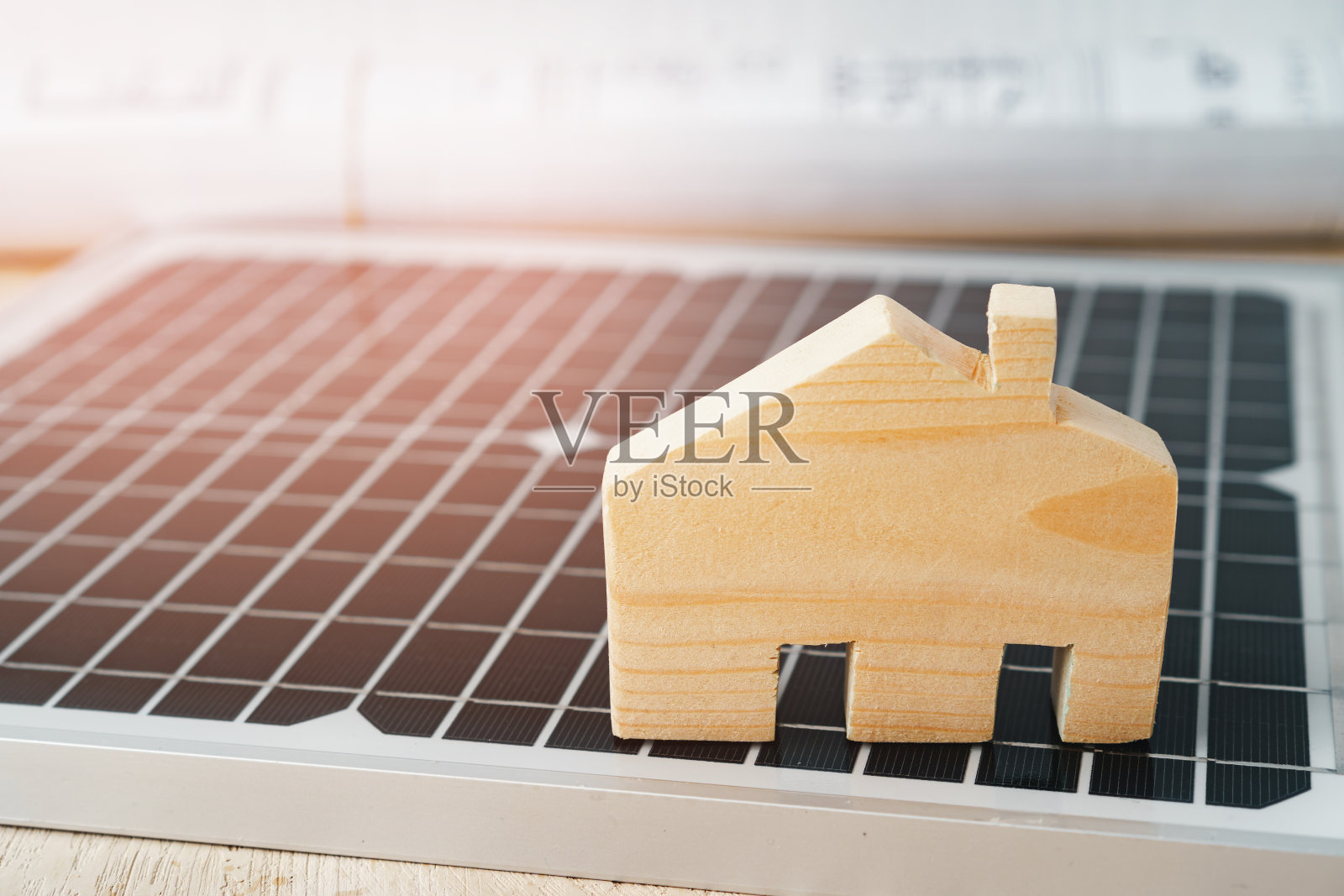 木屋微型和太阳能电池板近距离照片摄影图片