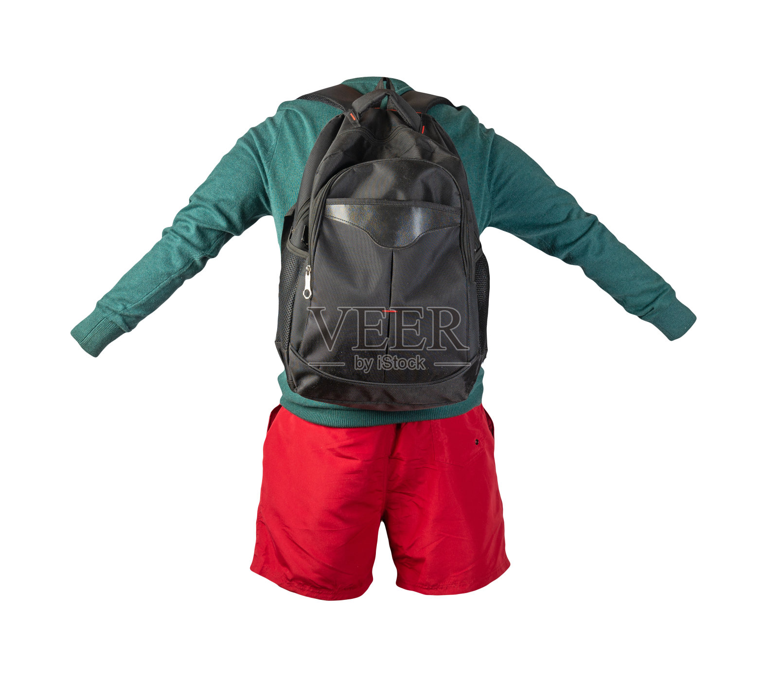 双肩包，短裤，毛衣孤立在白色背景上。照片摄影图片