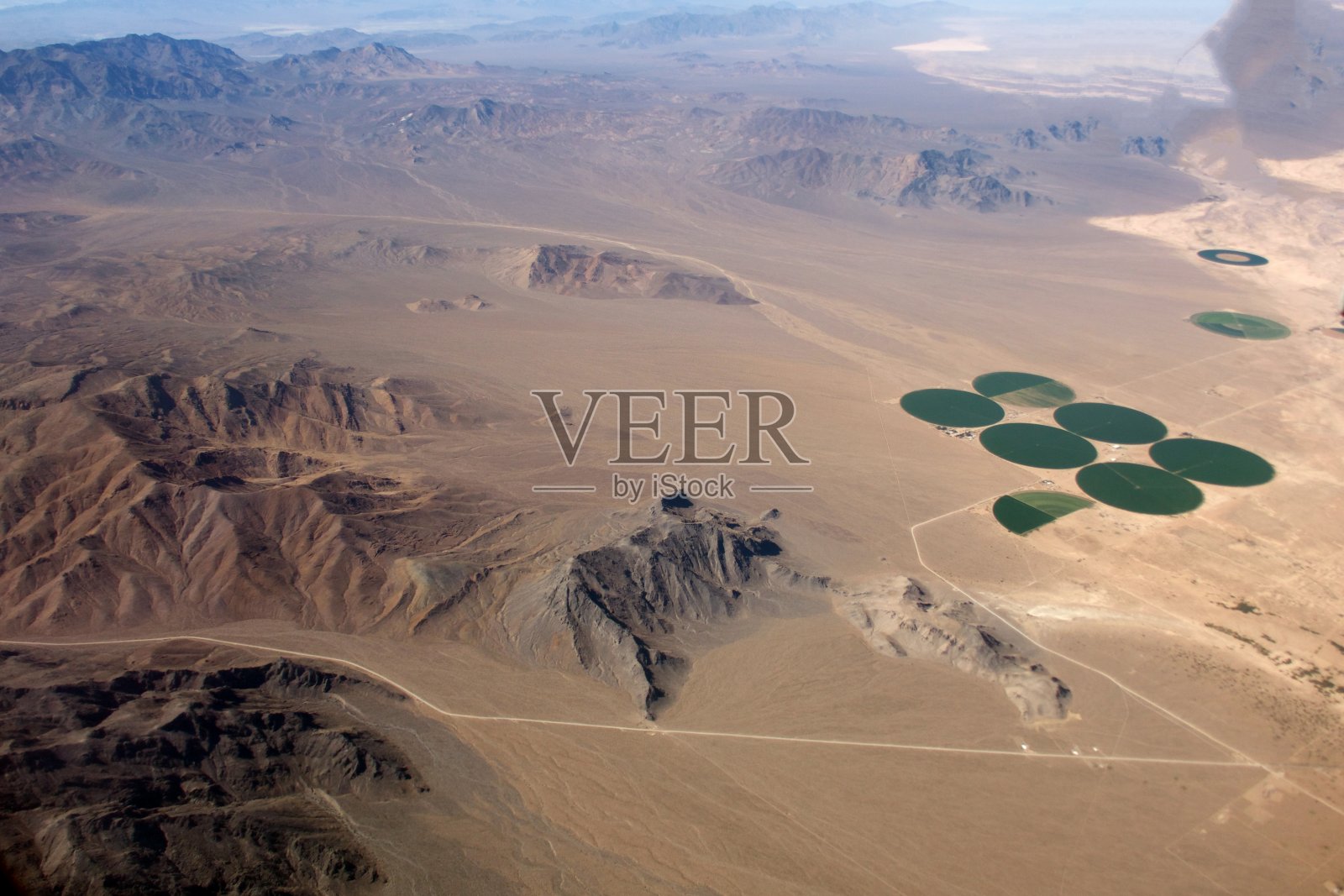 内华达山脉的农业试验田照片摄影图片