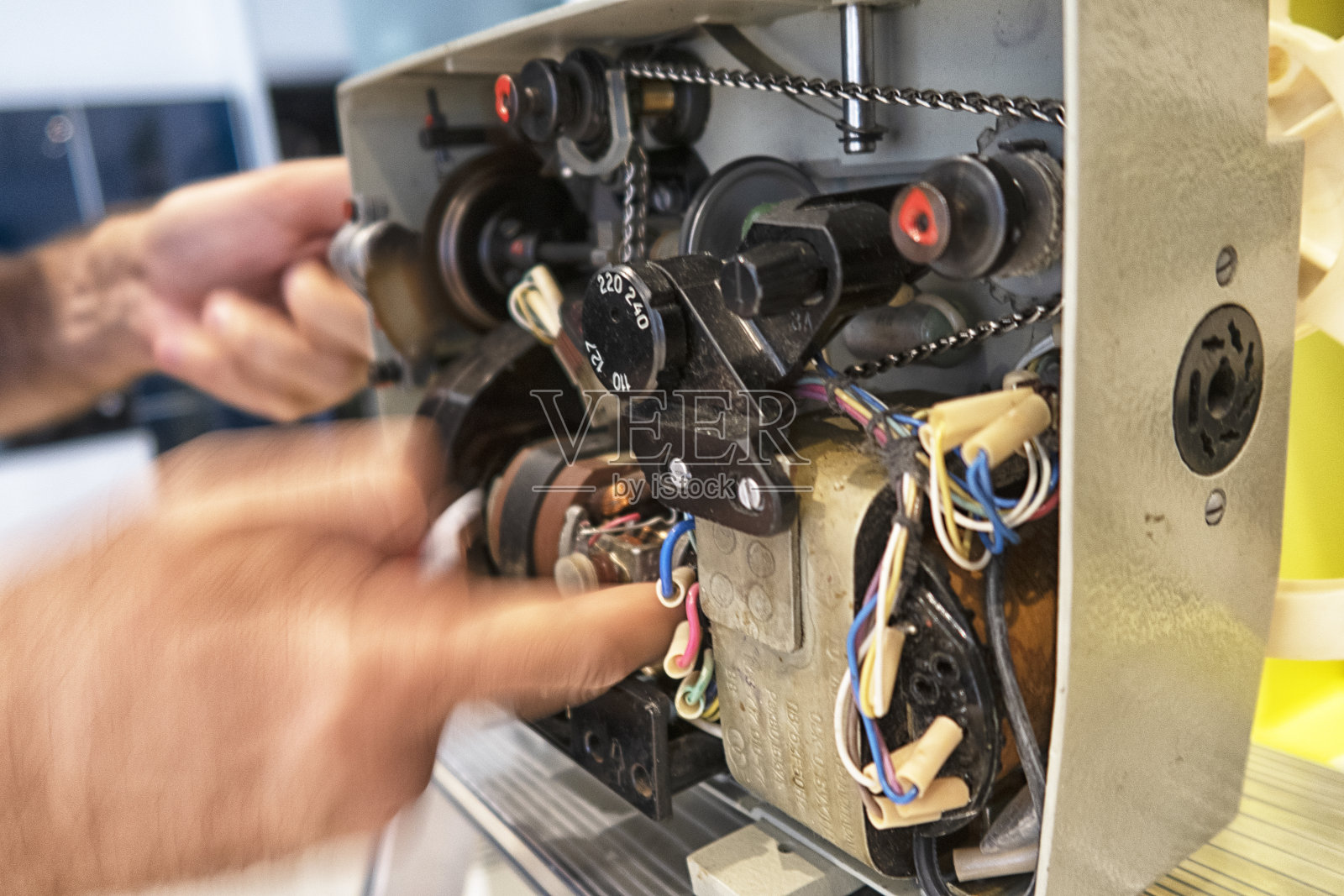 老式8毫米电影放映机。近距离照片摄影图片