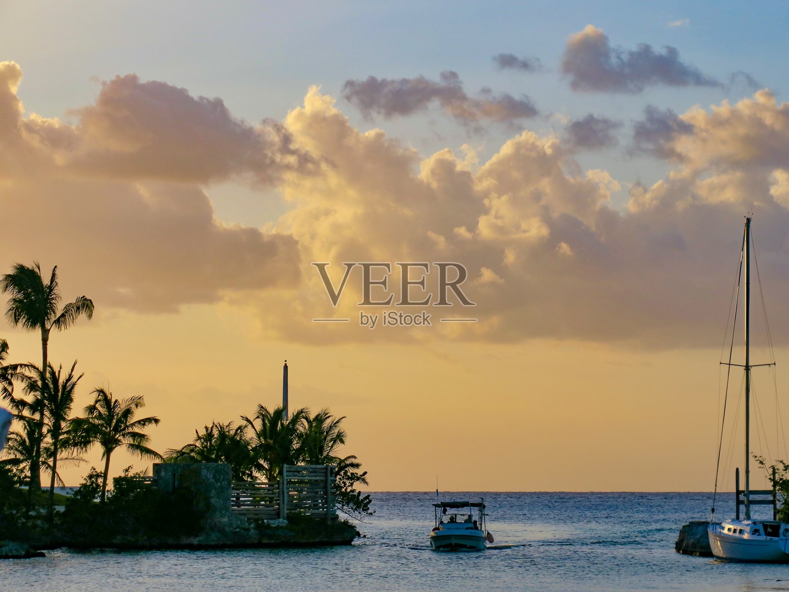 日落时分的加勒比海港照片摄影图片