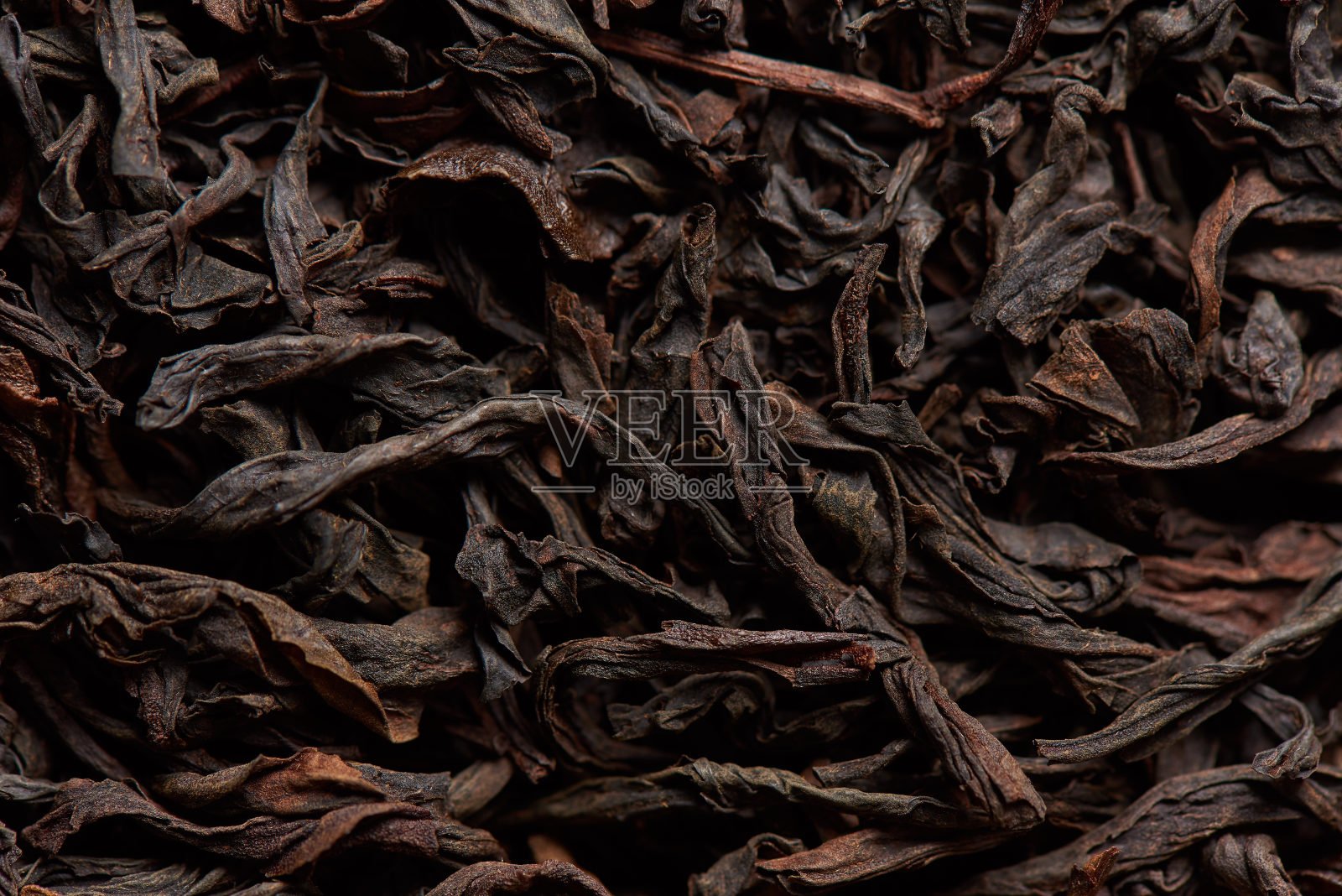 以红茶的叶子纹理为背景。照片摄影图片