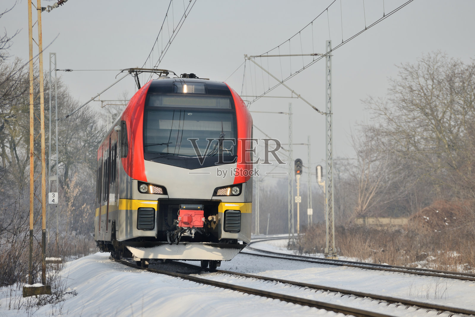 客运列车。照片摄影图片