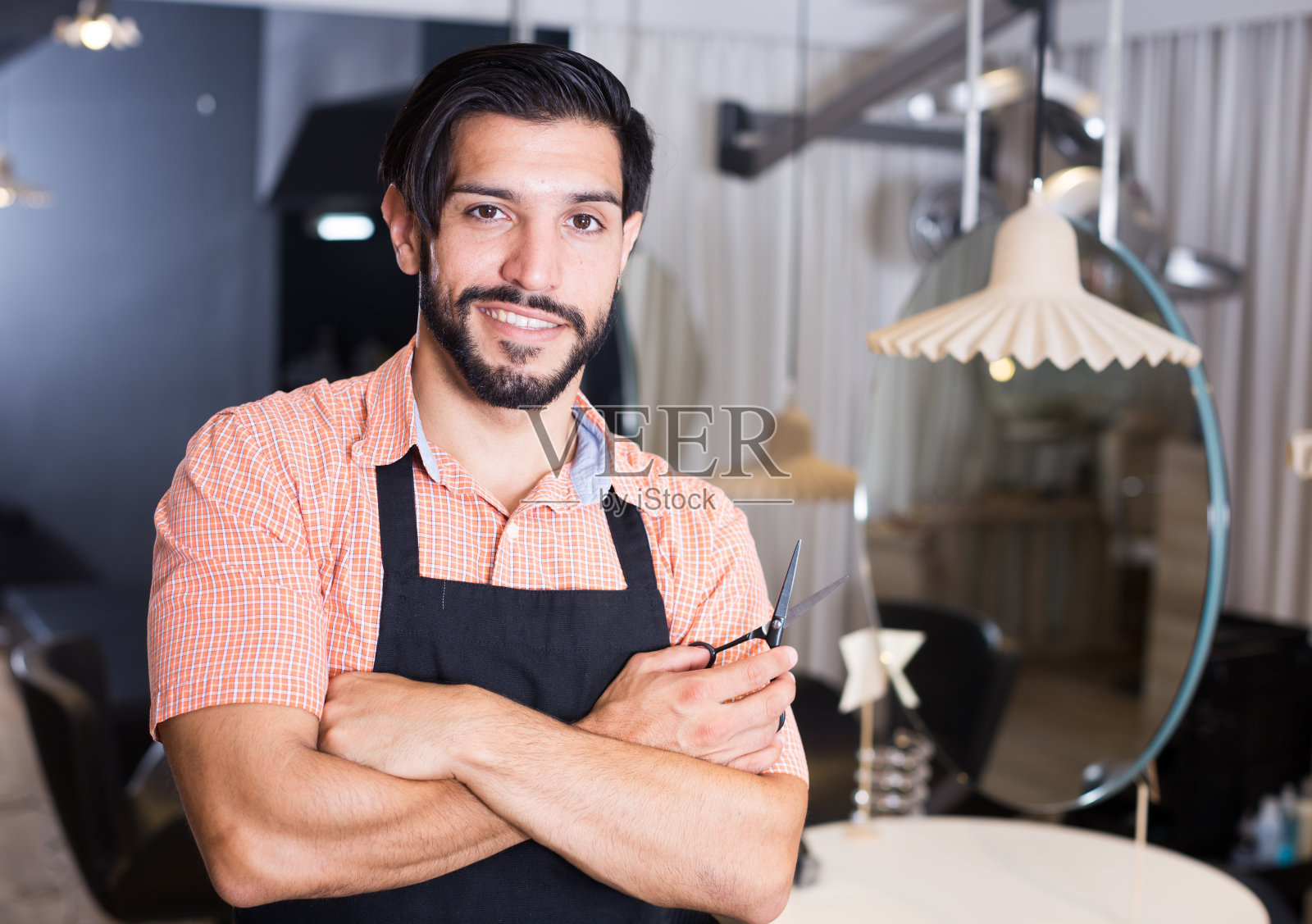 积极性感的工人男人理发师照片摄影图片
