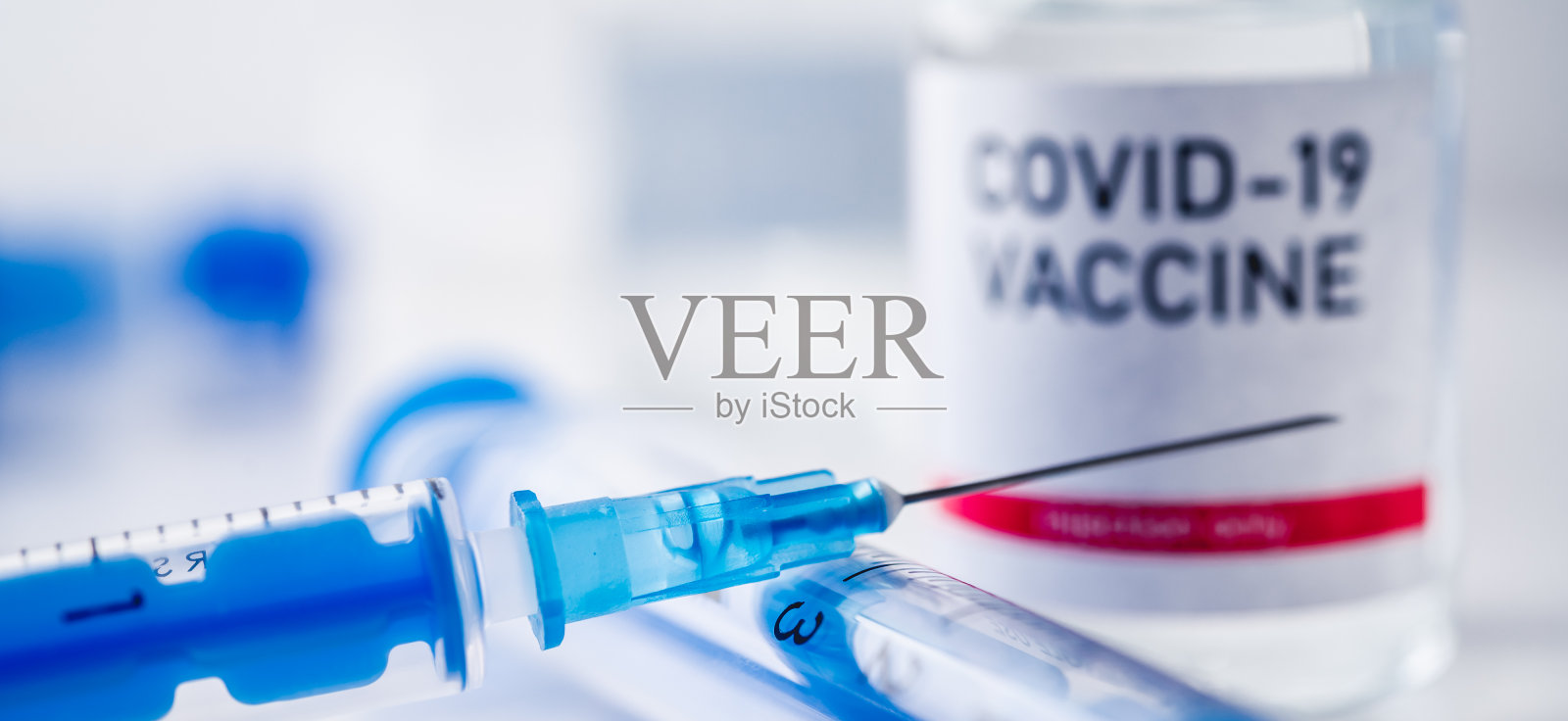 单瓶Covid-19疫苗。医学概念接种疫苗皮下注射治疗。疫苗和注射。照片摄影图片