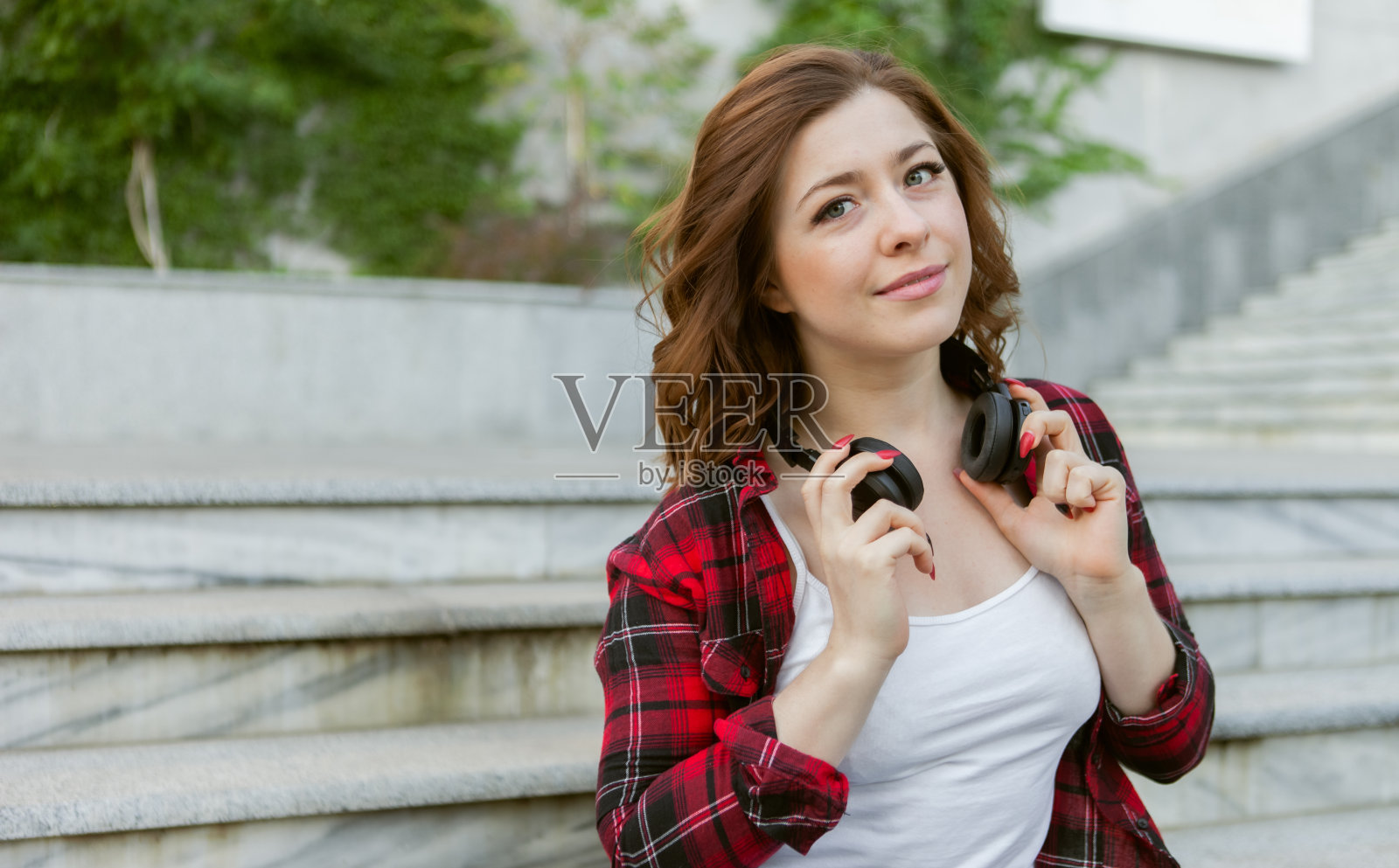 可爱的女学生户外肖像照片摄影图片