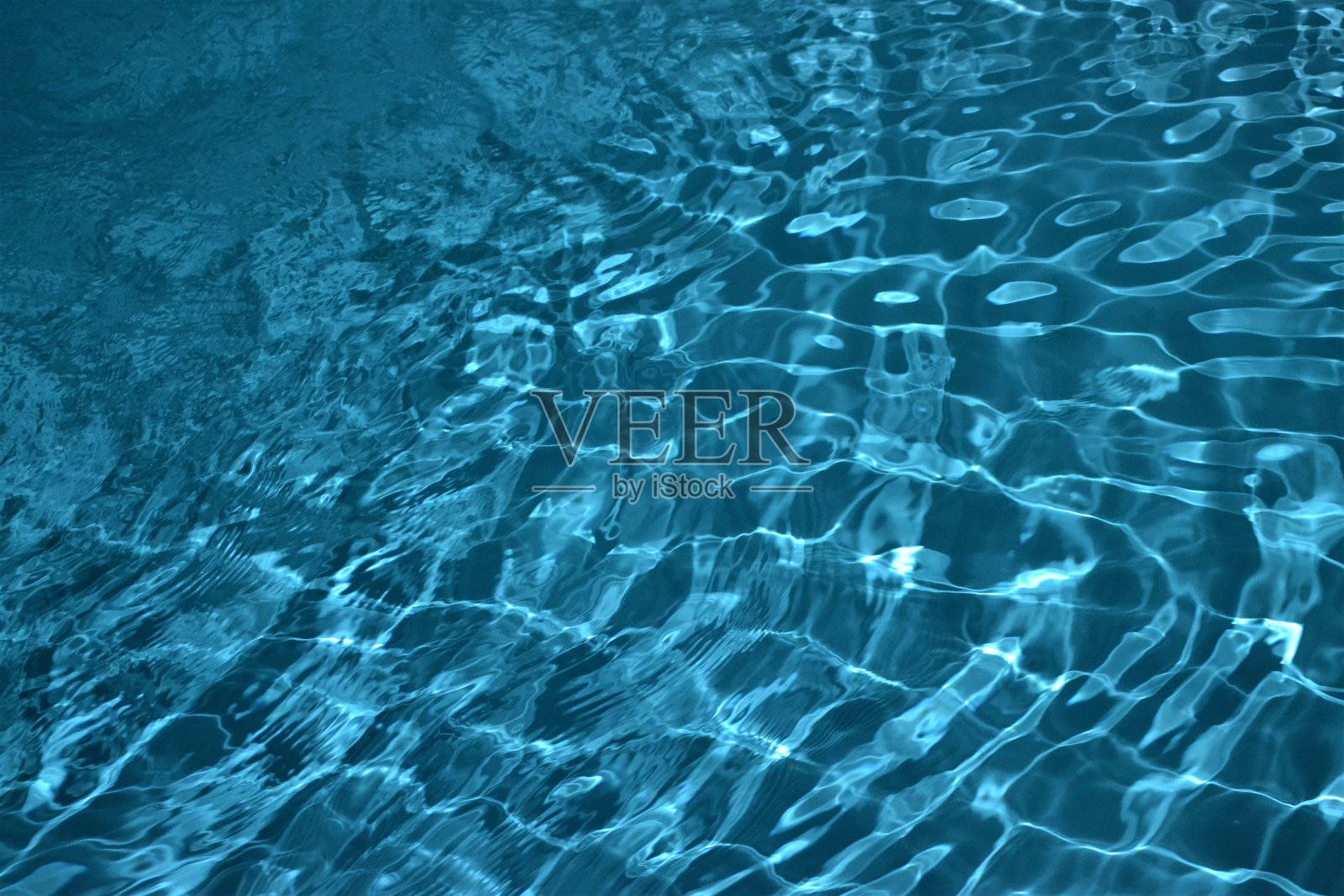 河水闪闪发光照片摄影图片