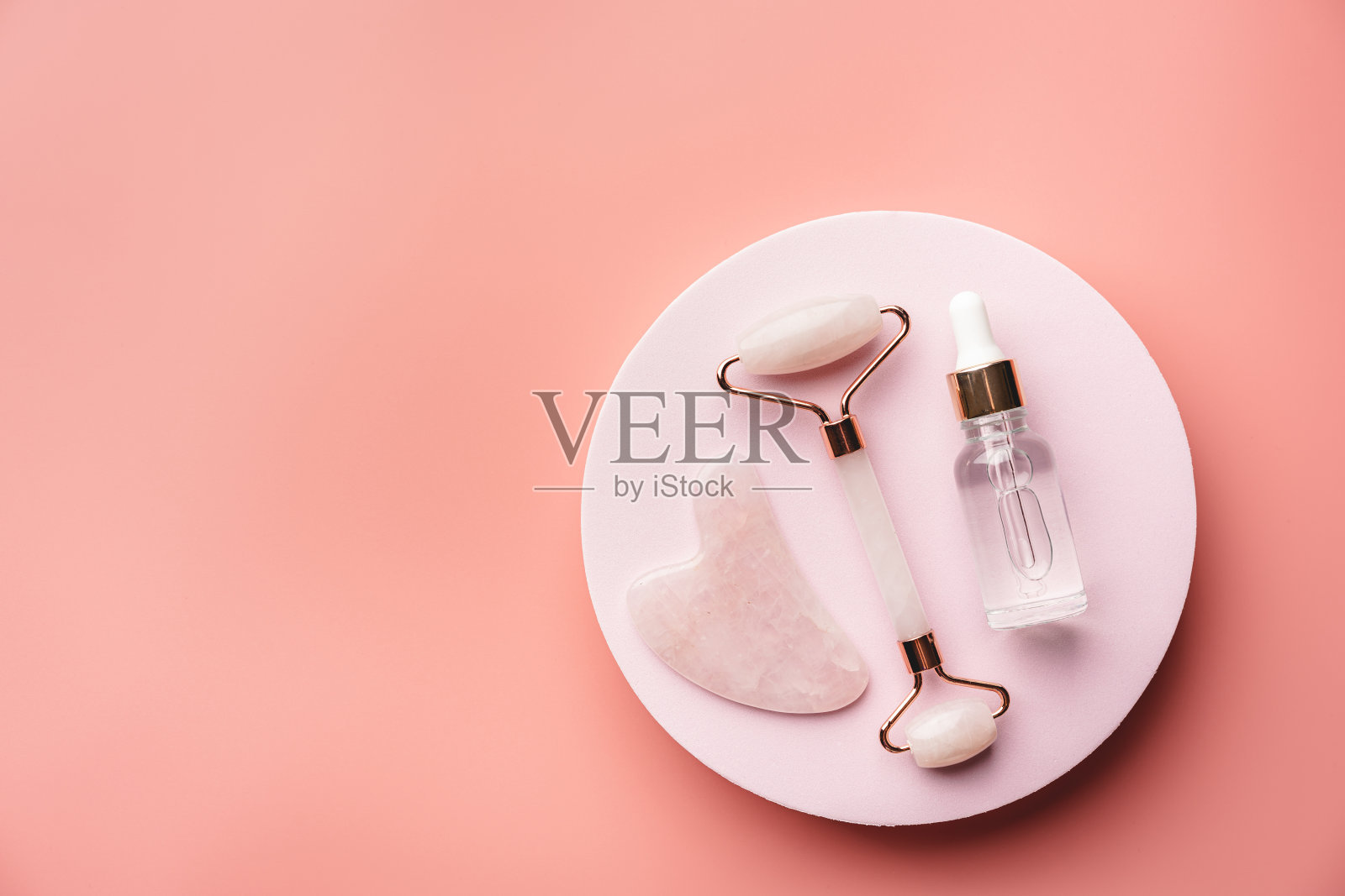 玉面滚轮和刮痧石照片摄影图片