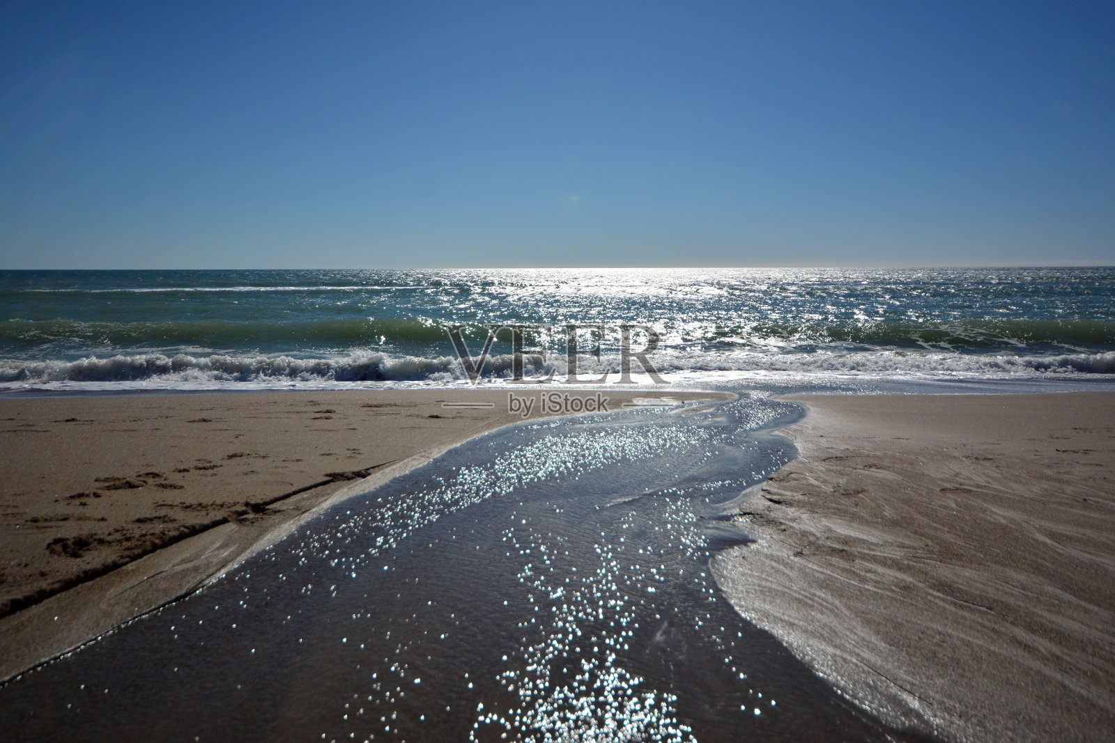 河水流入海水照片摄影图片