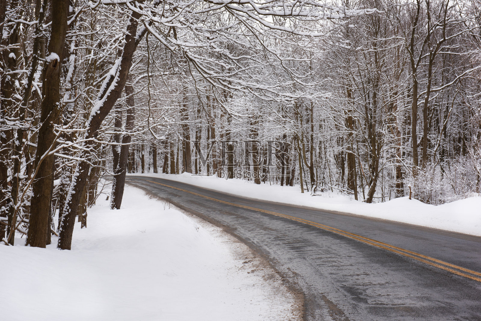 冬季乡村道路养护照片摄影图片