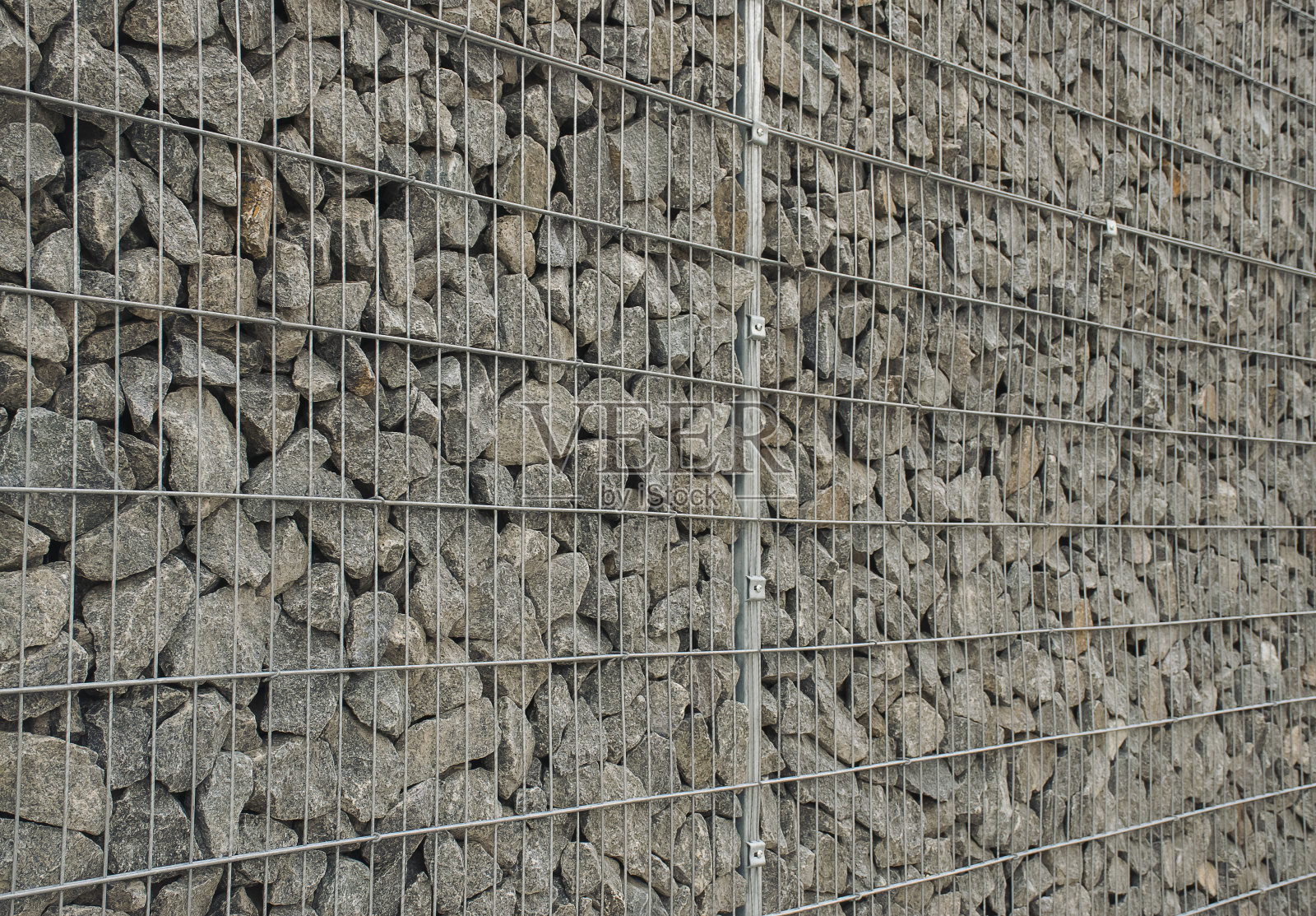建设。现代技术。石头和钢网块。照片摄影图片