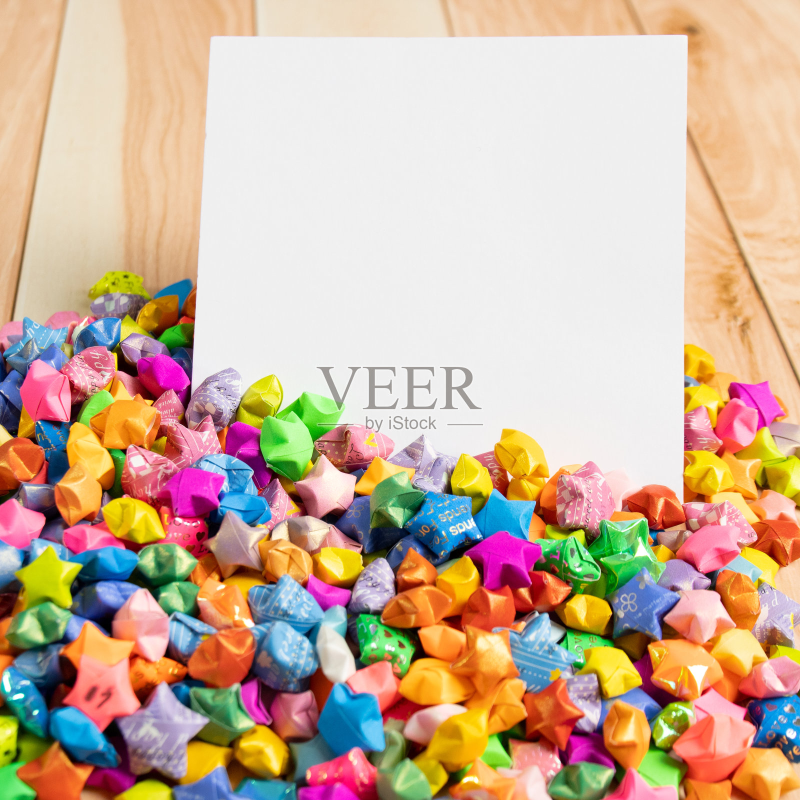 彩色纸星星在背景与毛毯空间照片摄影图片