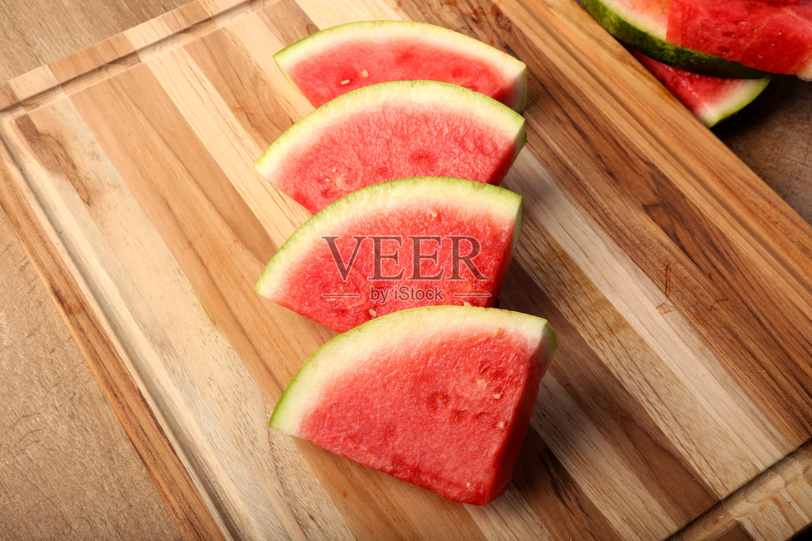 西瓜是在摄影棚里拍的。照片摄影图片