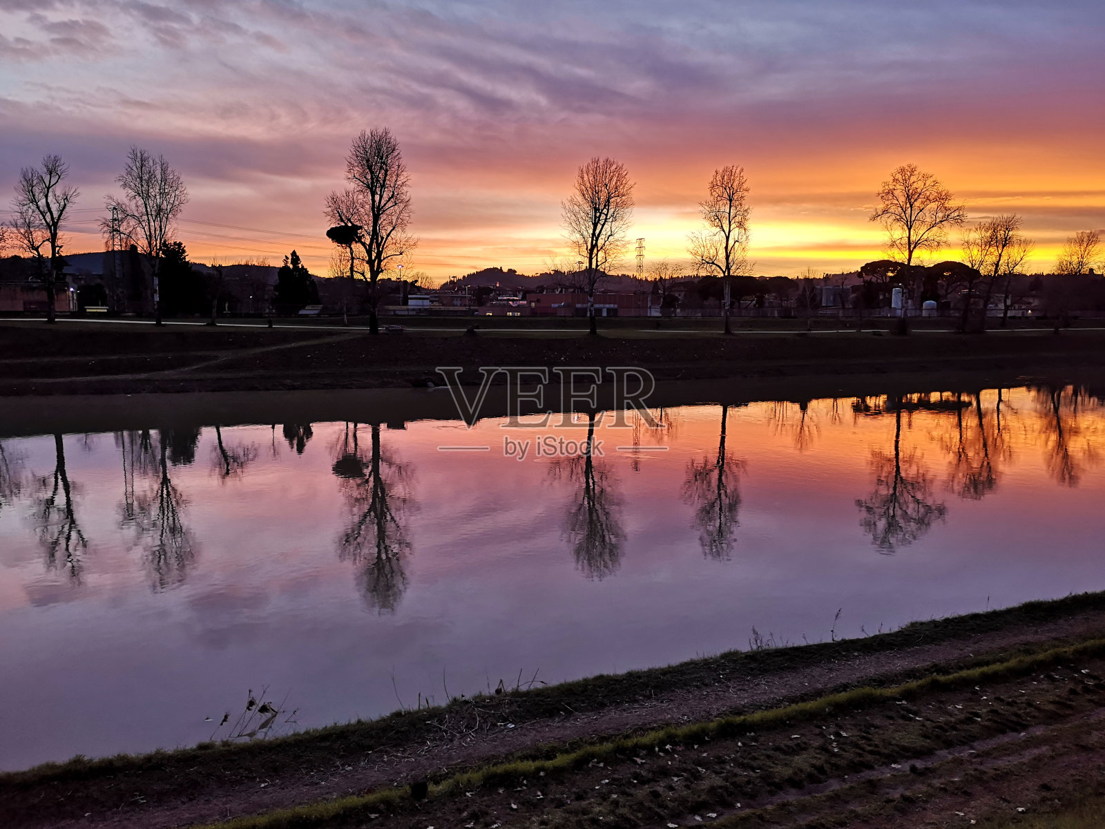 佛罗伦萨，托斯卡纳，阿尔诺河的黄昏照片摄影图片