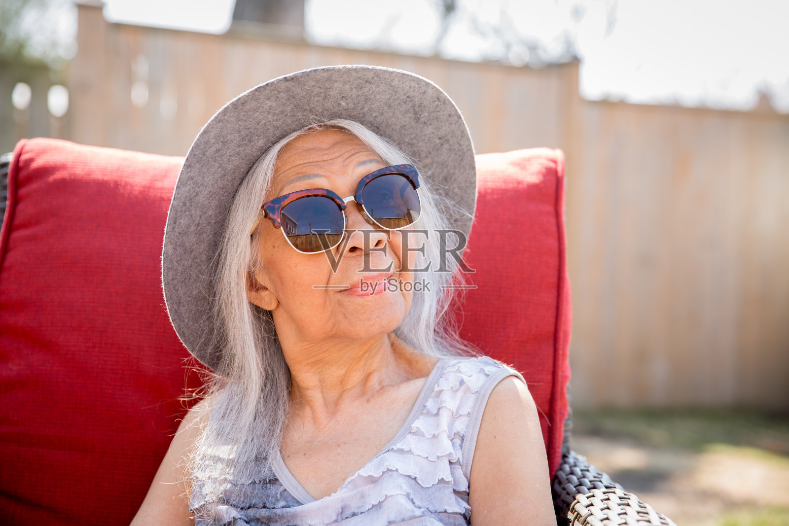 一位老人的肖像照片摄影图片