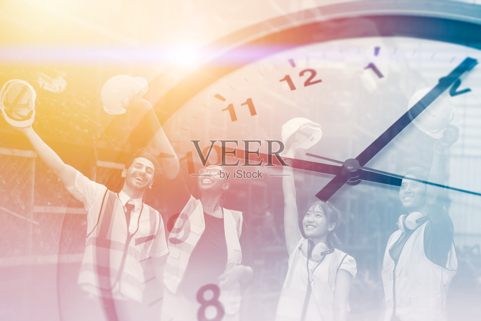 良好的工作时间带来快乐，工厂工时时钟叠加，赢得工业工厂的成功和快乐的劳动时间照片摄影图片