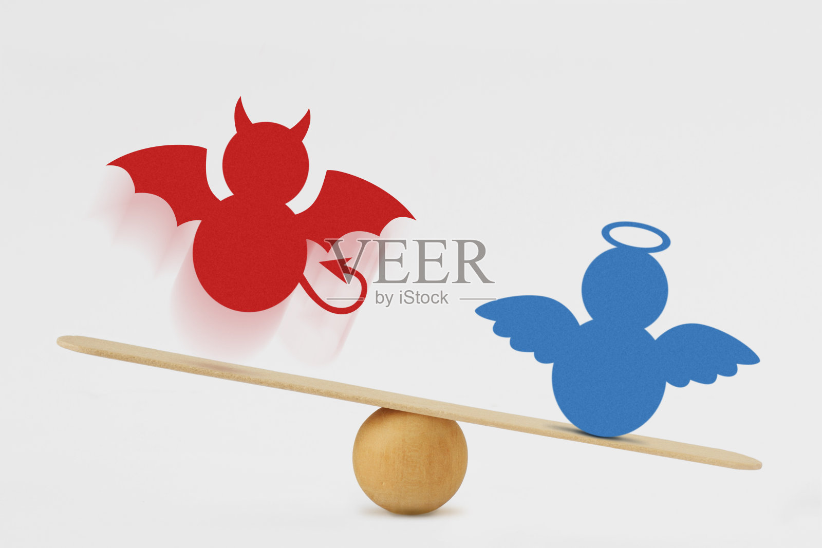 魔鬼与天使的天平-正义战胜邪恶的概念照片摄影图片