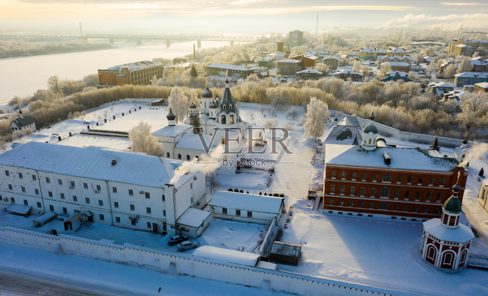 穆拉姆的Spaso-Preobrazhensky修道院冬季景色。照片摄影图片