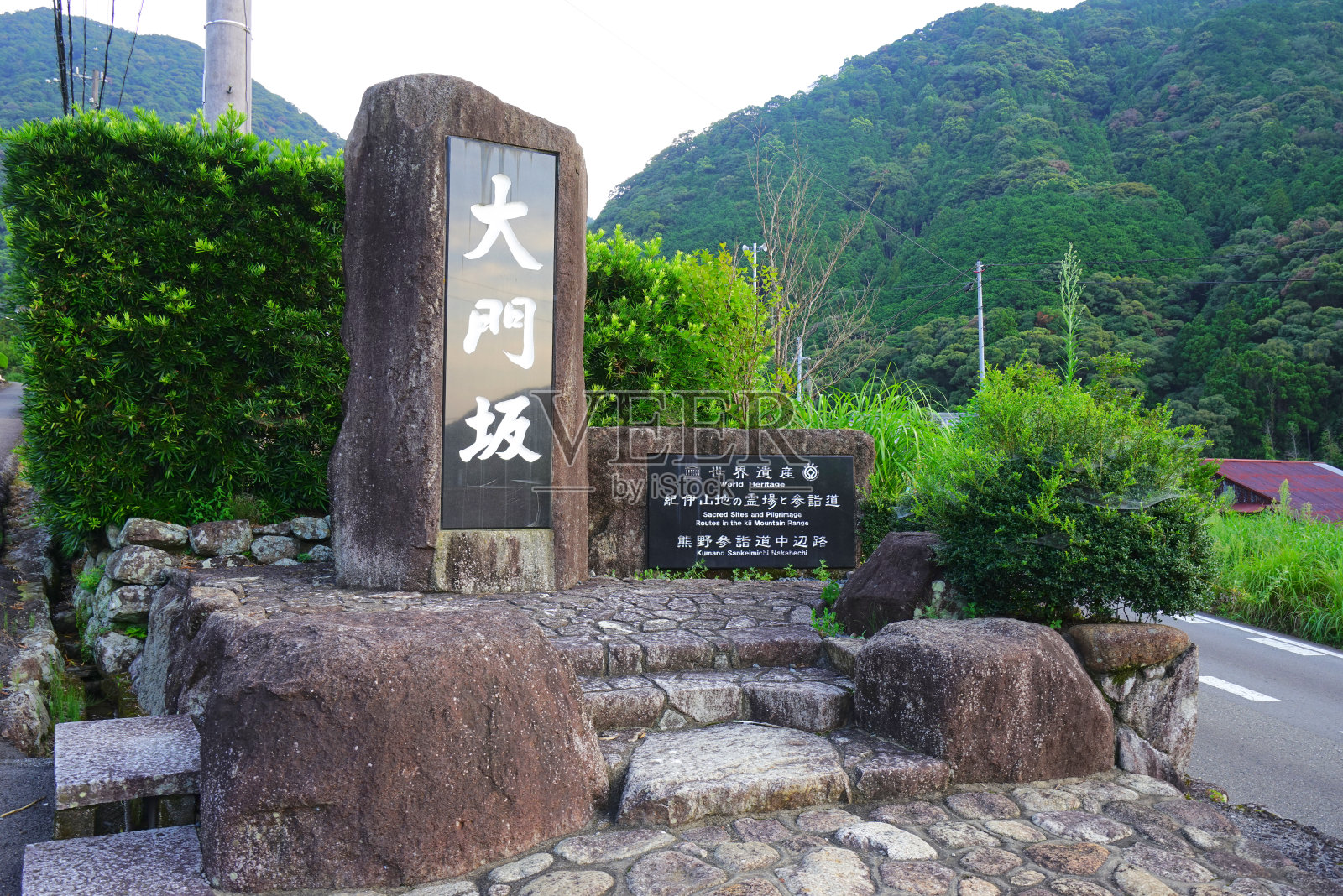 日本和歌山县那胜浦镇熊野小堂朝圣径照片摄影图片