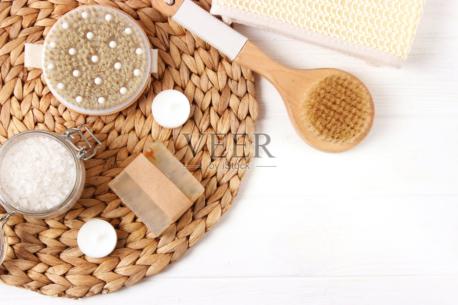 刷干按摩上的彩色背景俯视图。照片摄影图片