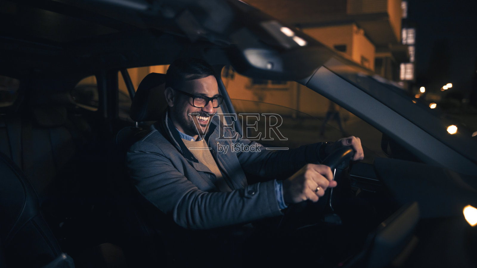 想去兜兜风吗?照片摄影图片