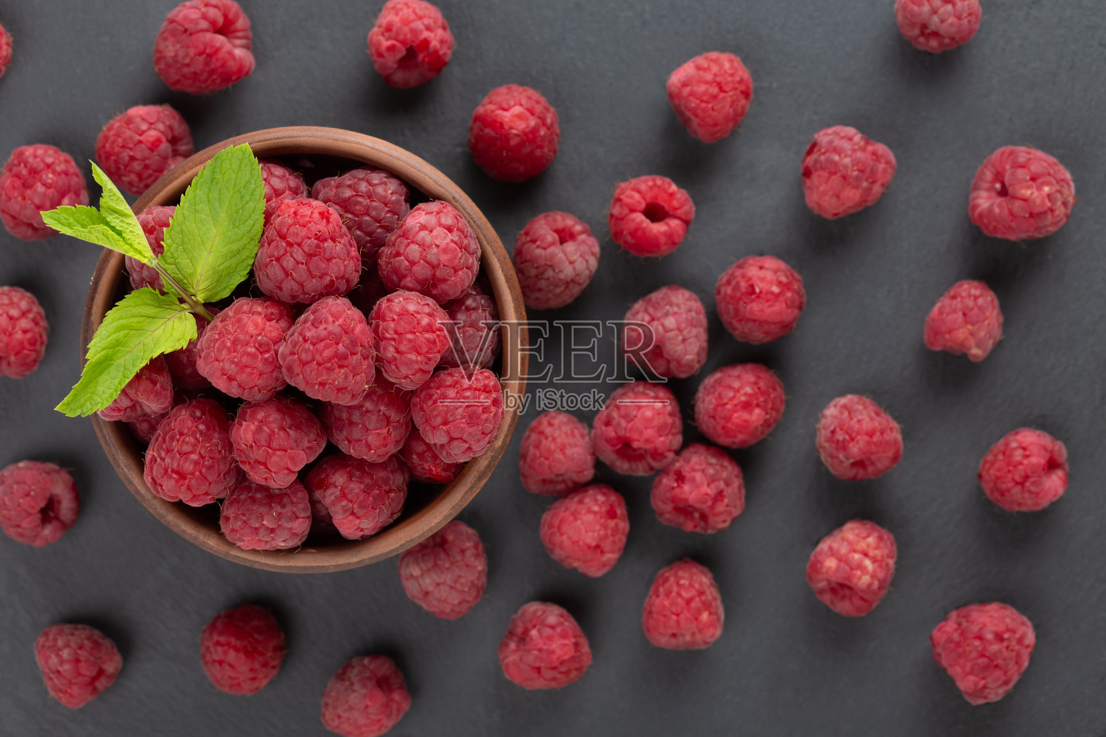 近距离观察熟覆盆子的健康食品照片摄影图片