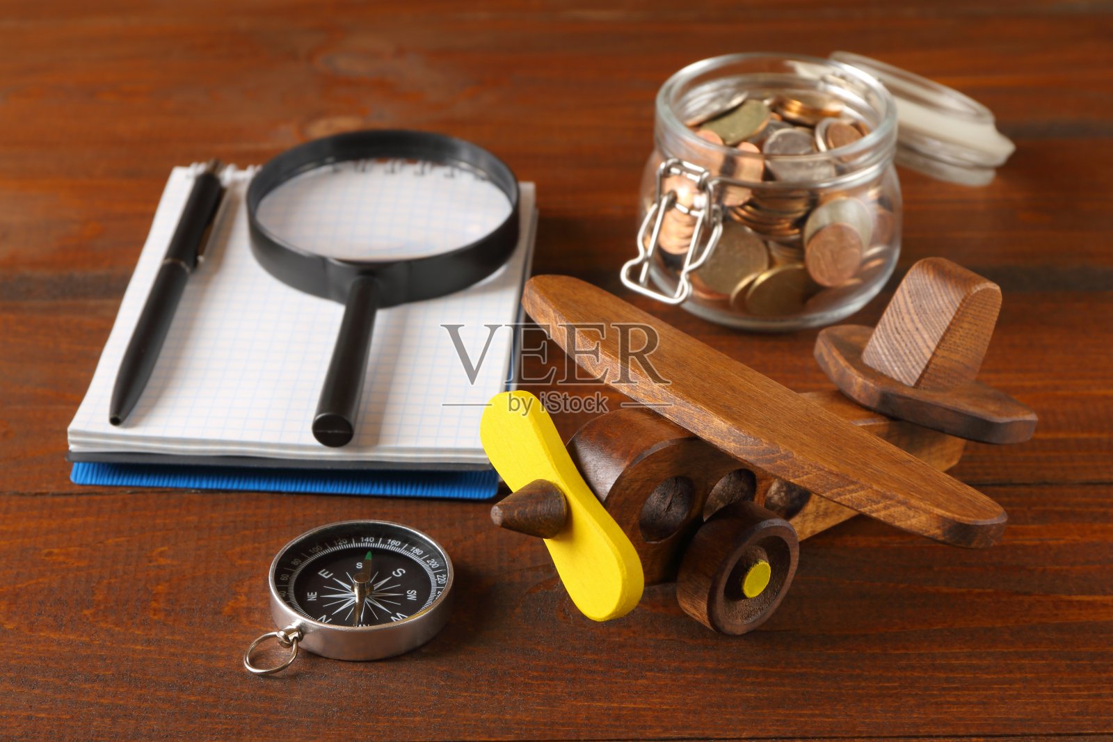 关于旅行和交通概念的一组对象。照片摄影图片