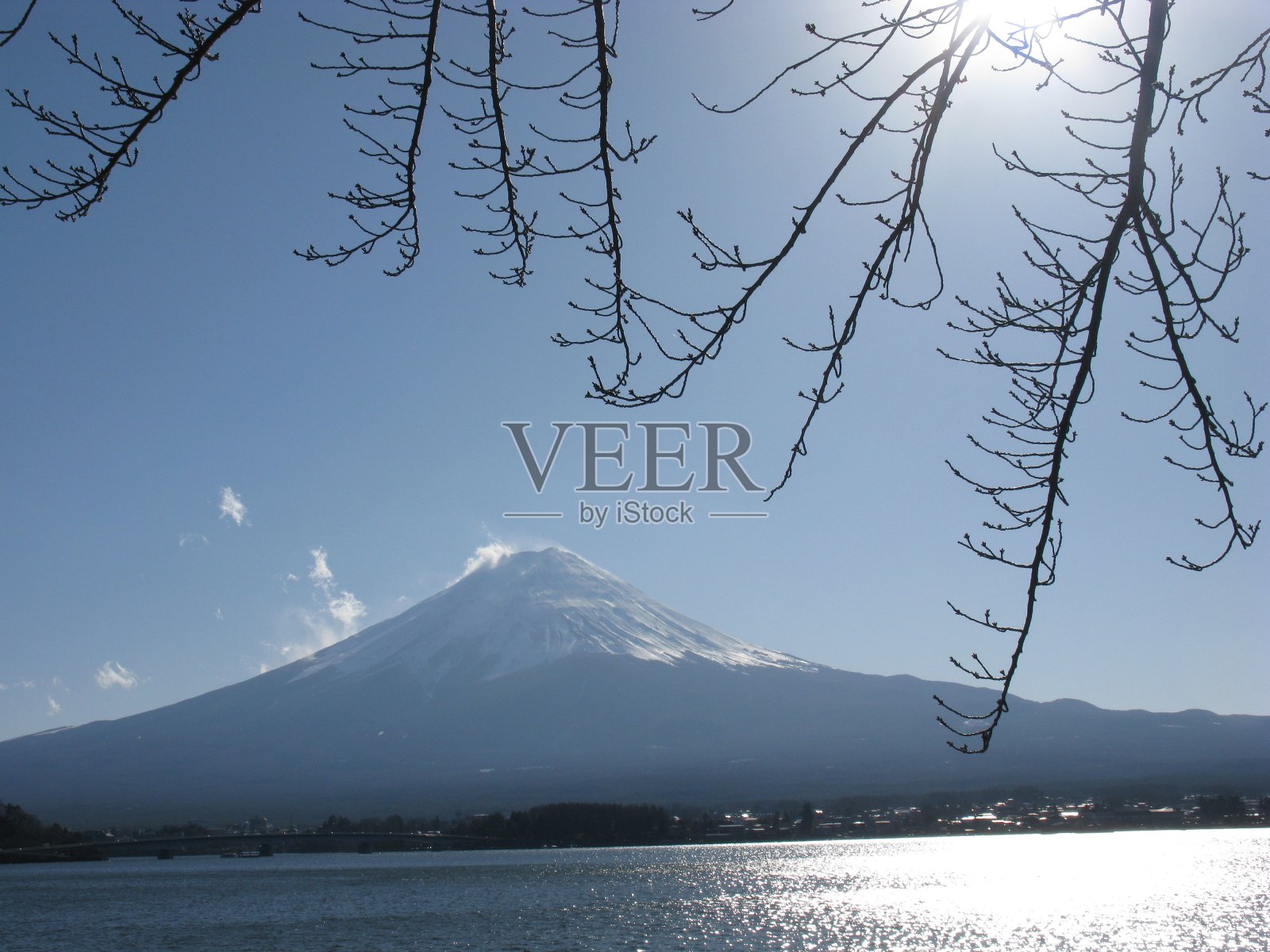 富士山吸烟照片摄影图片