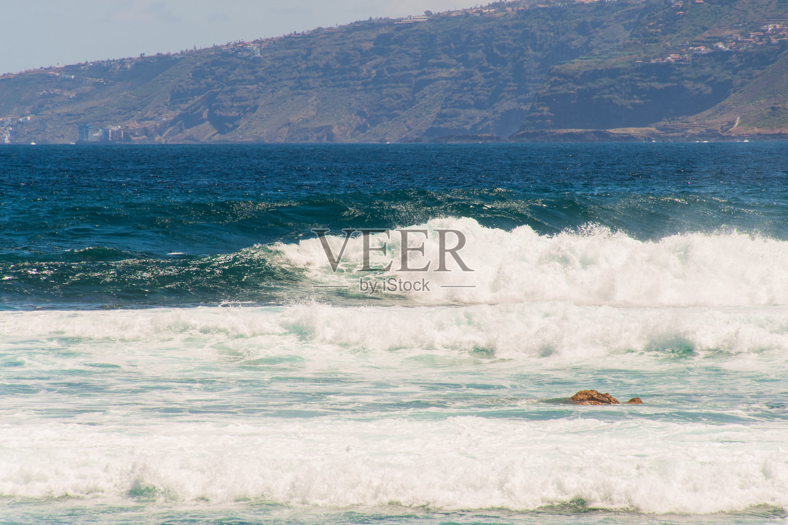 波德拉克鲁兹市Martiánez海滩上的海浪照片摄影图片