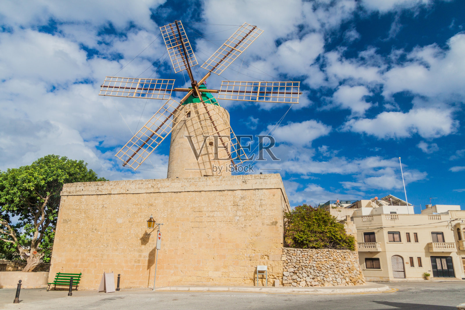 马尔戈佐岛Xaghra村的塔科拉风车照片摄影图片