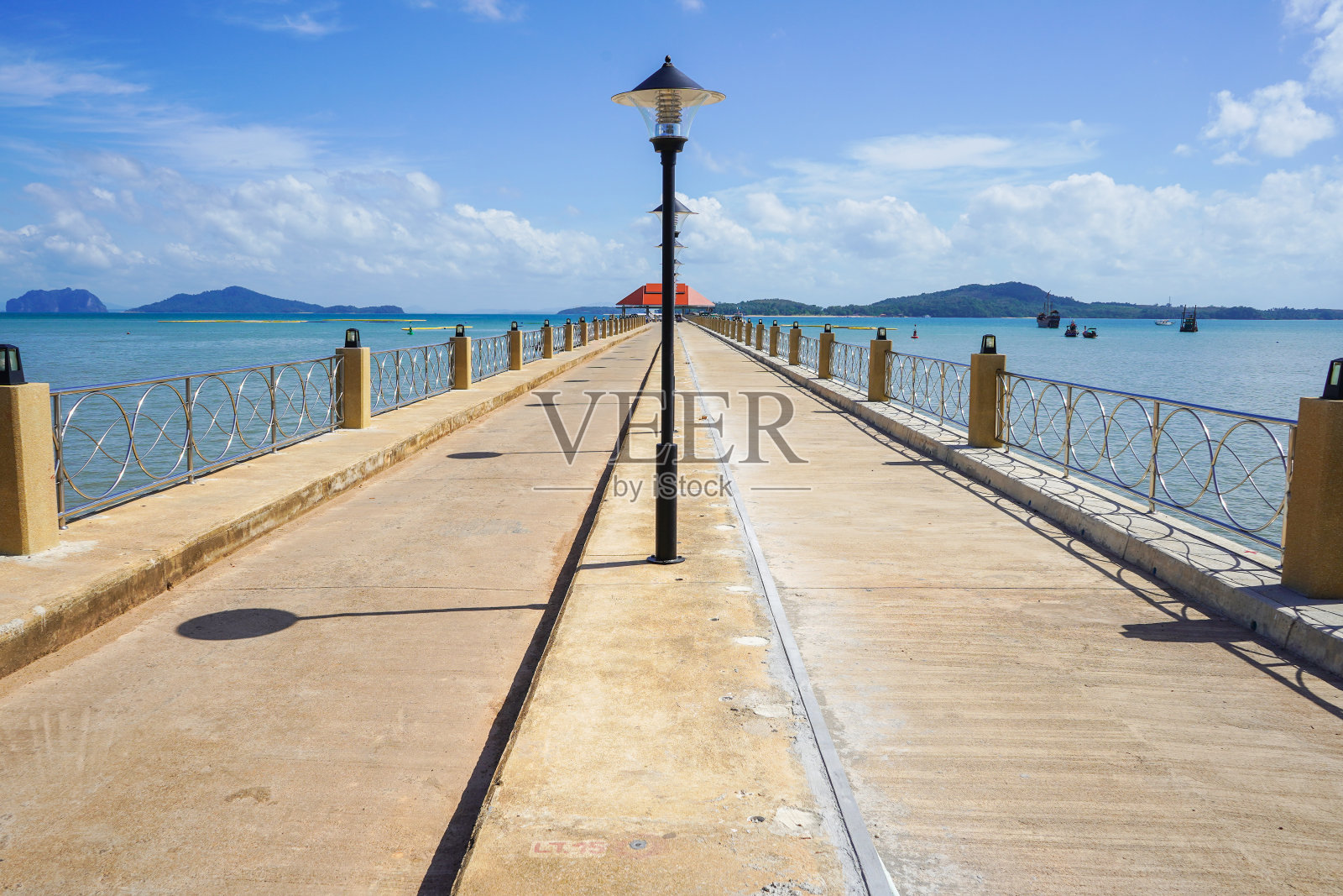 泰国安达曼海的大屿岛码头照片摄影图片
