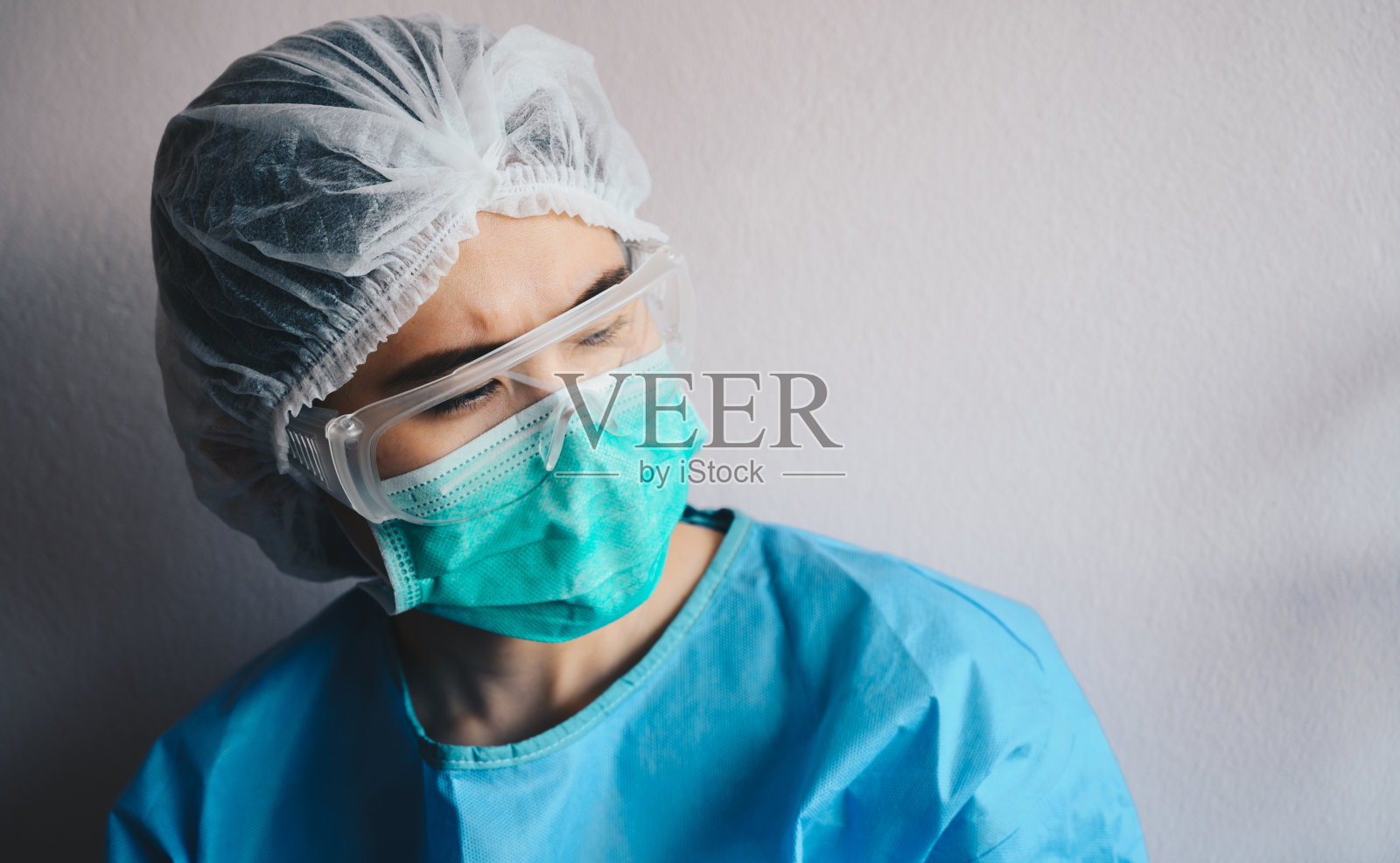 亚洲医生（或护士）工作疲惫的头像照片照片摄影图片