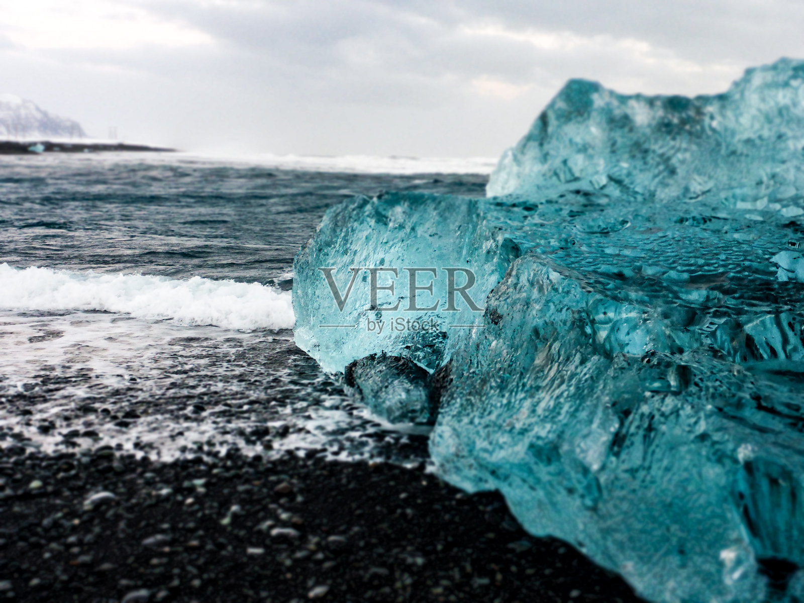 钻石海滩上的大冰川碎片照片摄影图片