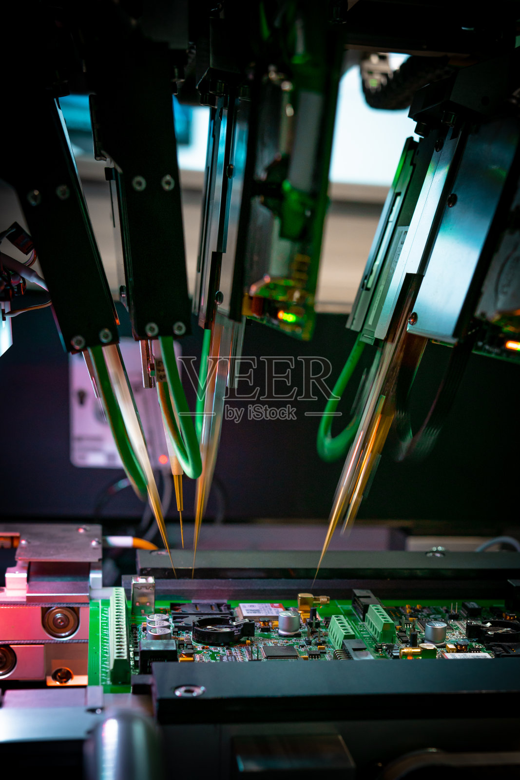 电子线路板生产。电子芯片制造照片摄影图片