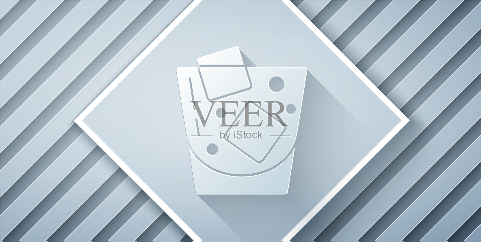 剪纸玻璃威士忌和冰块图标插画图片素材