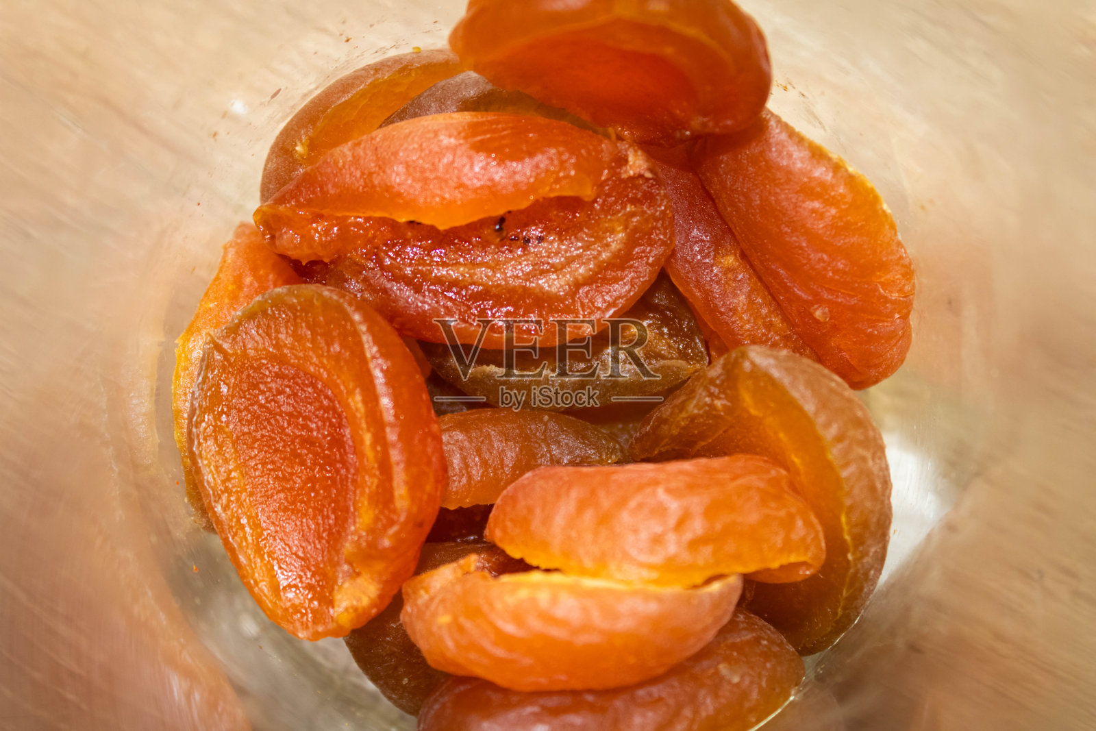 分离干杏渗透，无糖，米色背景照片摄影图片