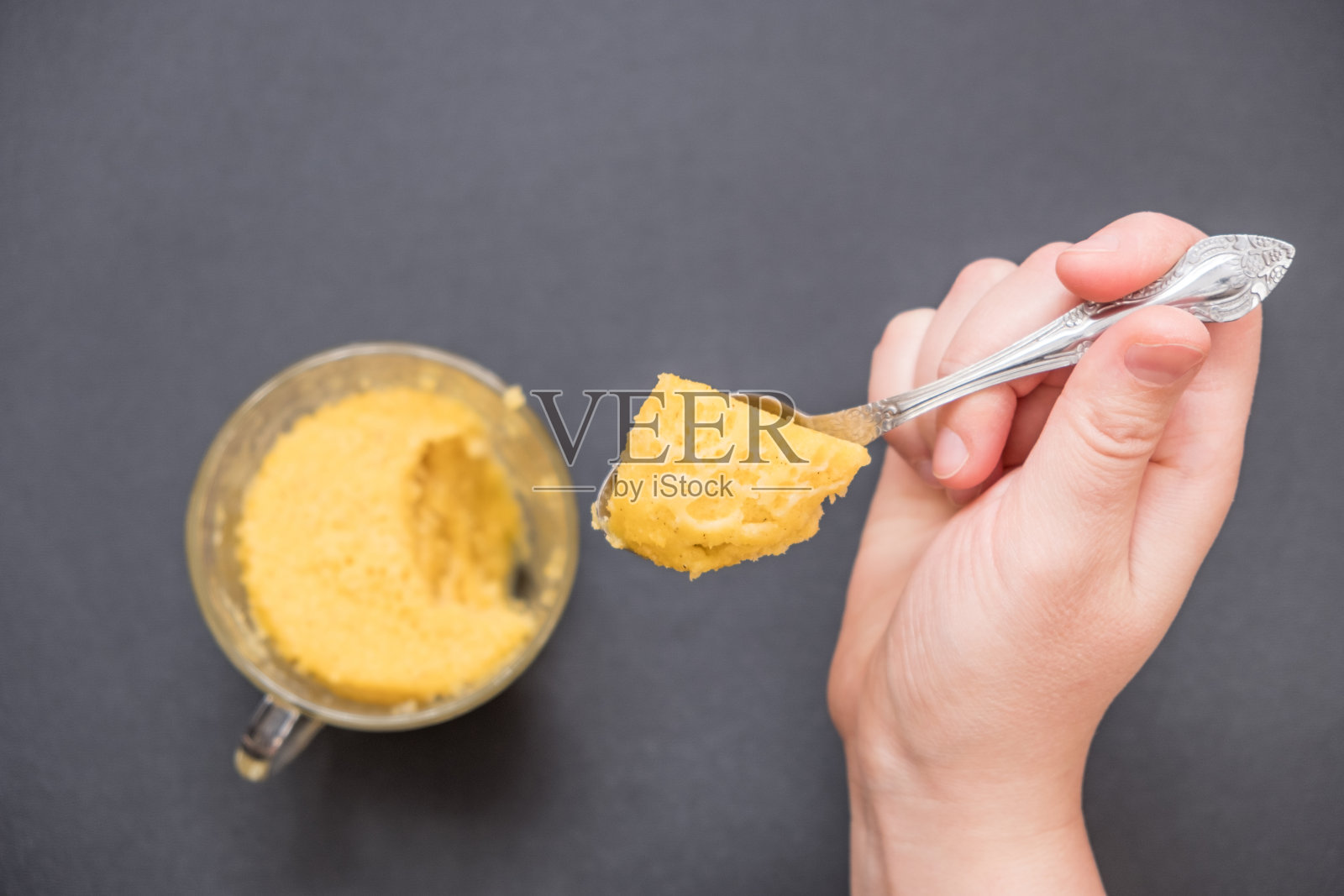 香草纸杯蛋糕照片摄影图片