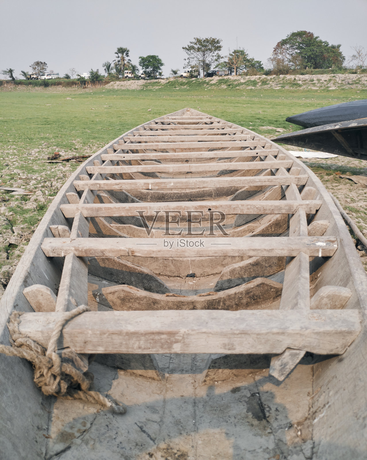 停靠在加尔各答东加尔各答湿地上的渔船照片摄影图片