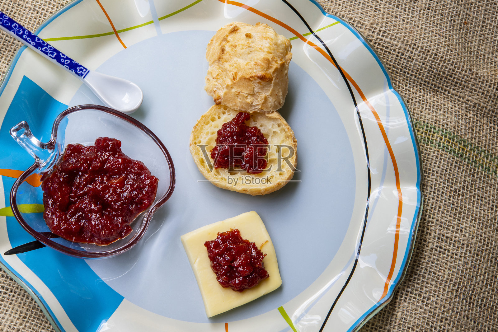 巴西奶酪面包配番石榴酱照片摄影图片