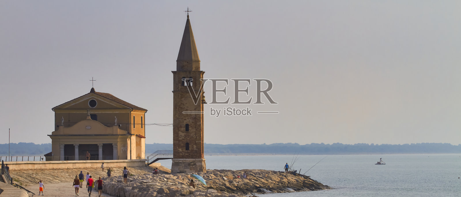 海上的教堂照片摄影图片